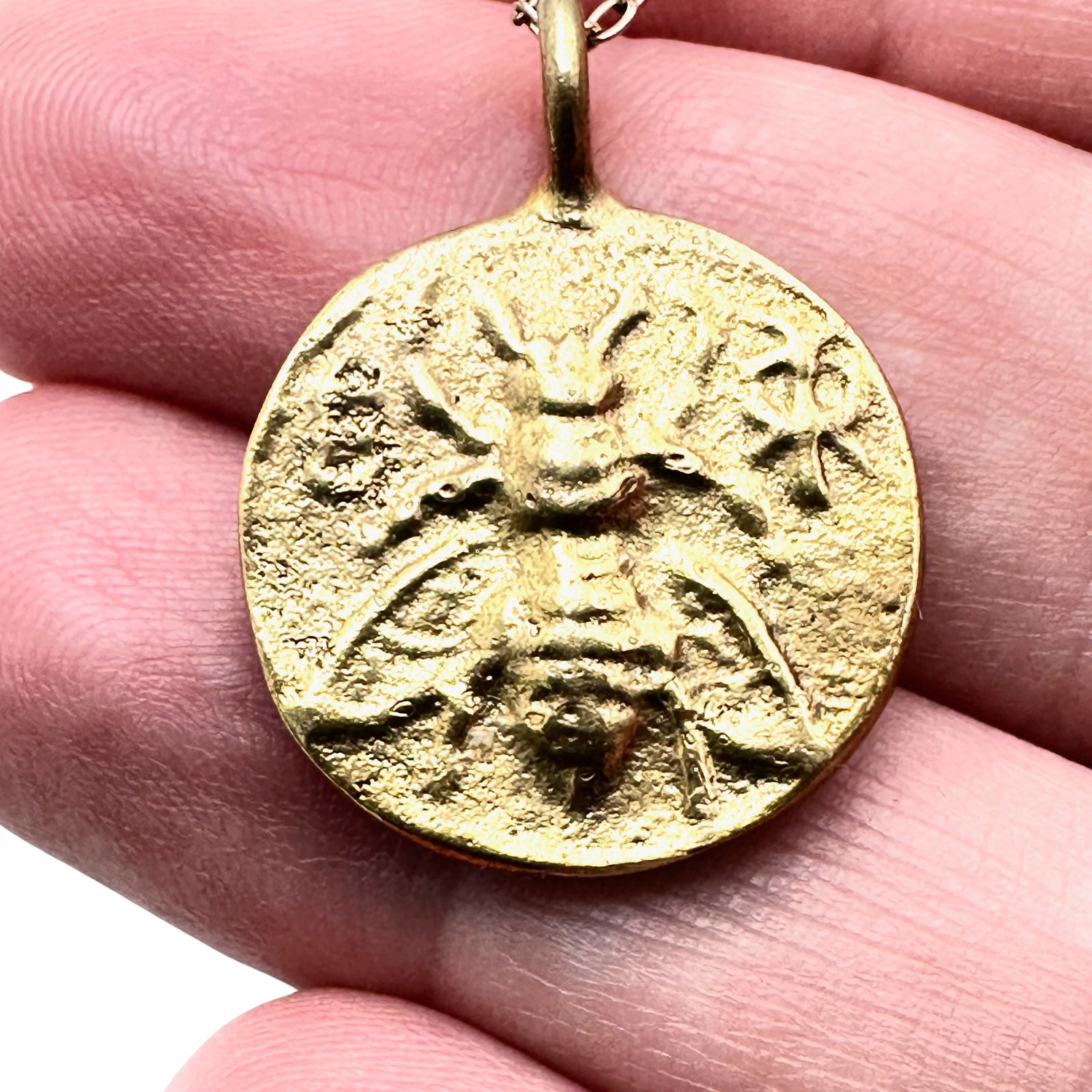 14k Gold Filled Bee Coin Pendant Necklace 18 Inch: 14k Gold Filled Bee Coin Pendant Necklace 18 Inch