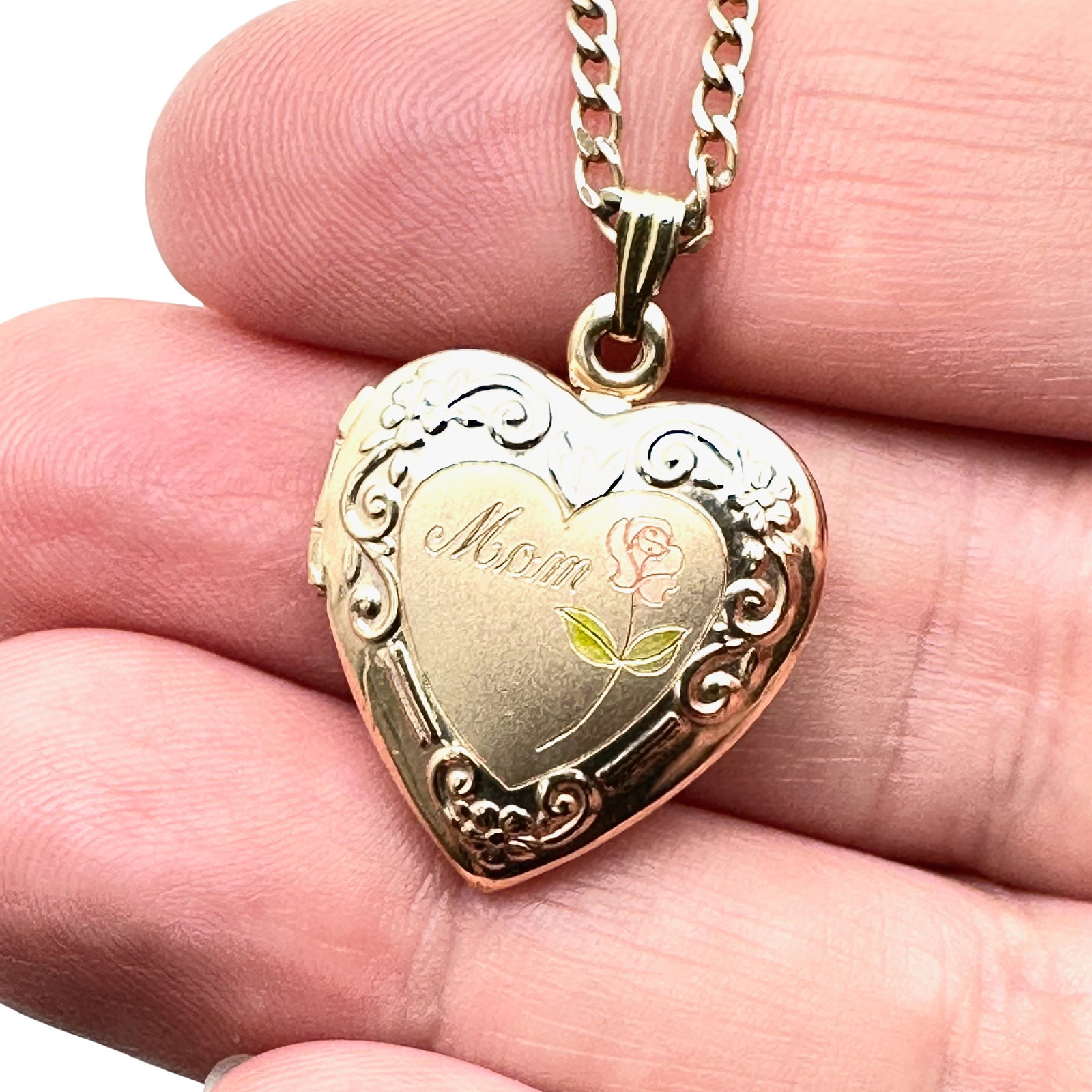 Vintage 14K Gold Filled "Mom" Heart Picture Locket Necklace 18 Inch: Vintage 14K Gold Filled "Mom" Heart Picture Locket Necklace 18 Inch