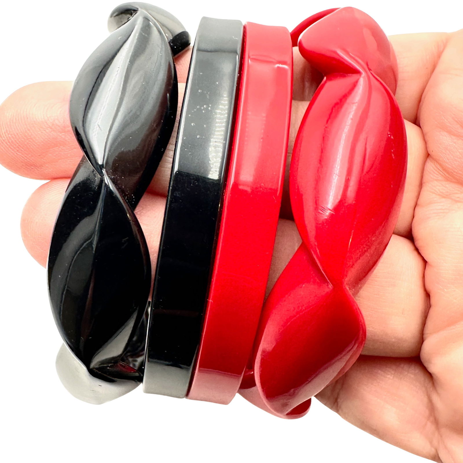 Vintage Group of Lucite Bangle Bracelets Red Black Retro (1 of 3)