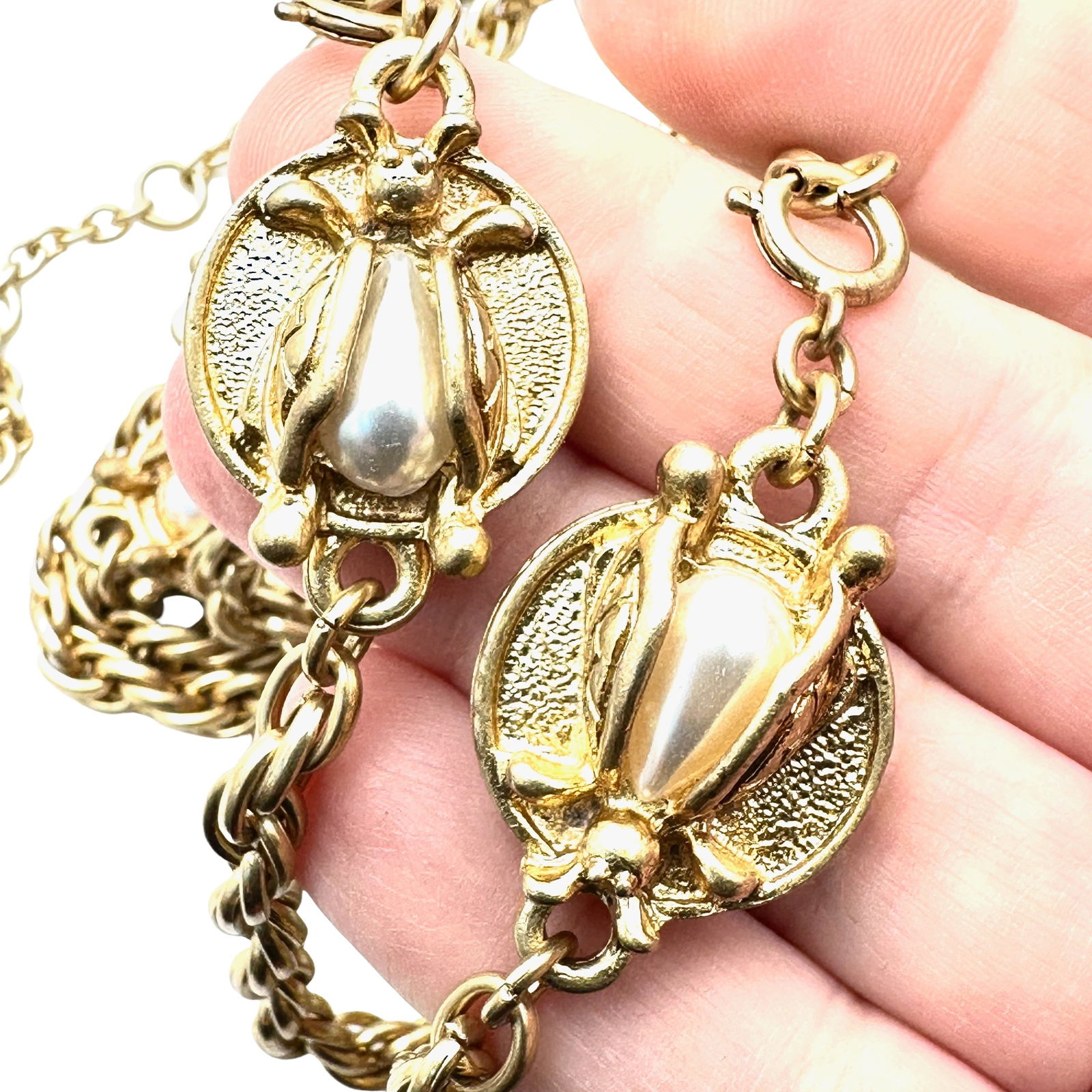 Vintage Dauplaise Lady Bug Faux Pearl Station Necklace Gold Tone 36 to 38 Inch: Vintage Dauplaise Lady Bug Faux Pearl Station Necklace Gold Tone 36 to 38 Inch