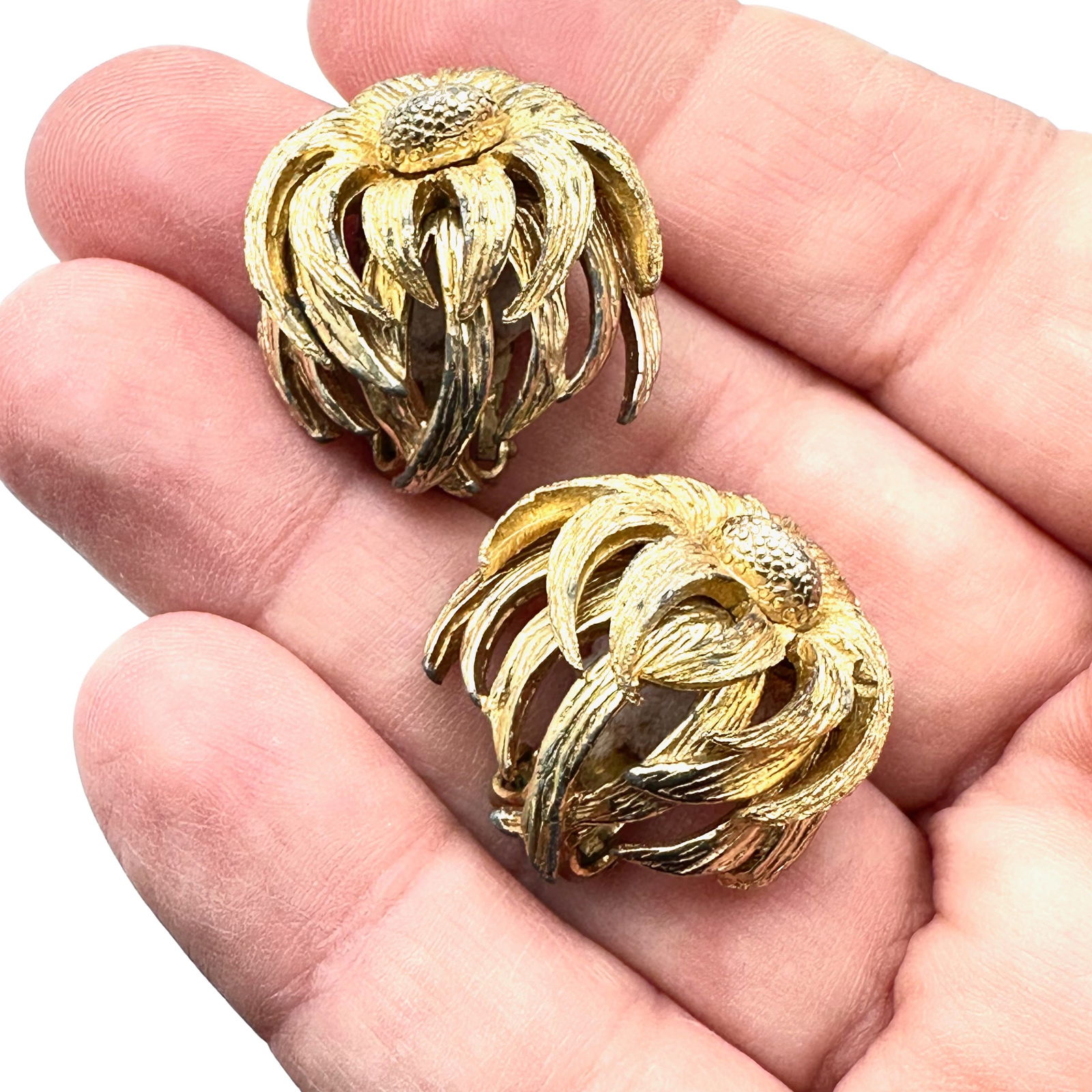 Vintage Hattie Carnegie Gold Tone Clip Earrings: Vintage Hattie Carnegie Gold Tone Clip Earrings