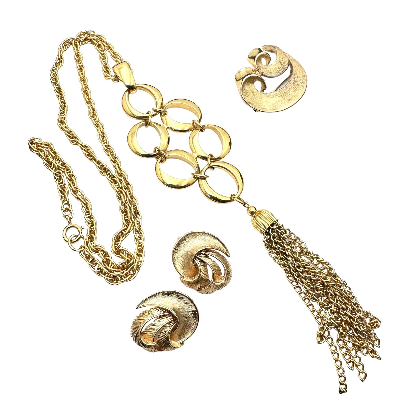 Jewelry Group of Vintage Trifari Jewelry Pendant Necklace Brooch Earrings: Jewelry Group of Vintage Trifari Jewelry Pendant Necklace Brooch Earrings