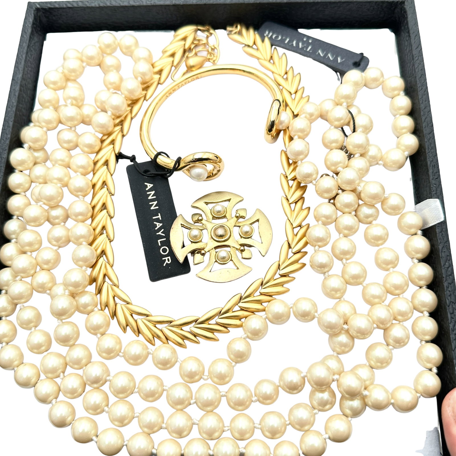 Jewelry Group Vintage Ann Taylor Pearl Necklace Pearl Bracelet Vintage Gold Necklace: Jewelry Group Vintage Ann Taylor Pearl Necklace Pearl Bracelet Vintage Gold Necklace