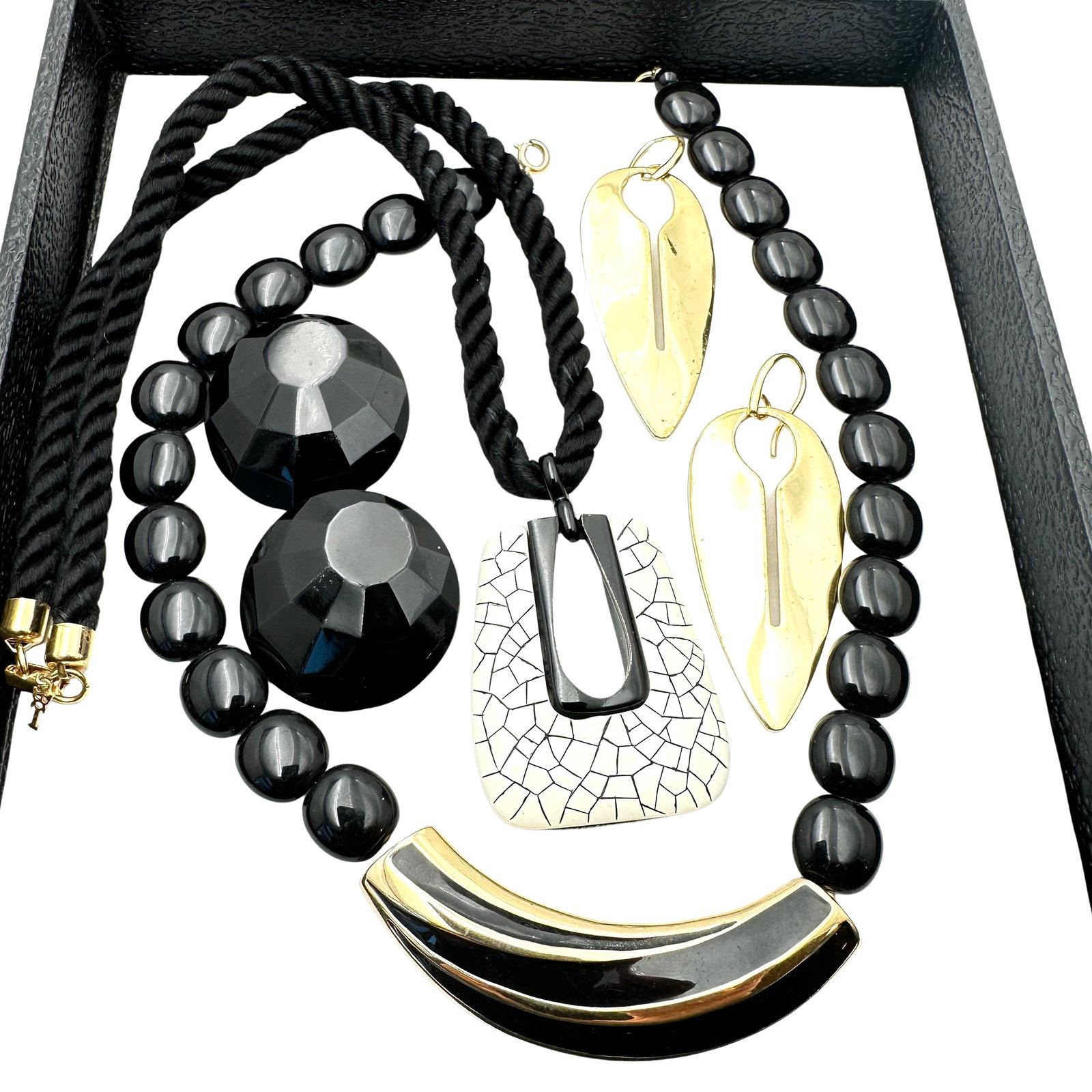 Jewelry Group Trifari Black White Pendant Necklace Trifari Enamel Necklace RLM Studio: Jewelry Group Trifari Black White Pendant Necklace Trifari Enamel Necklace RLM Studio