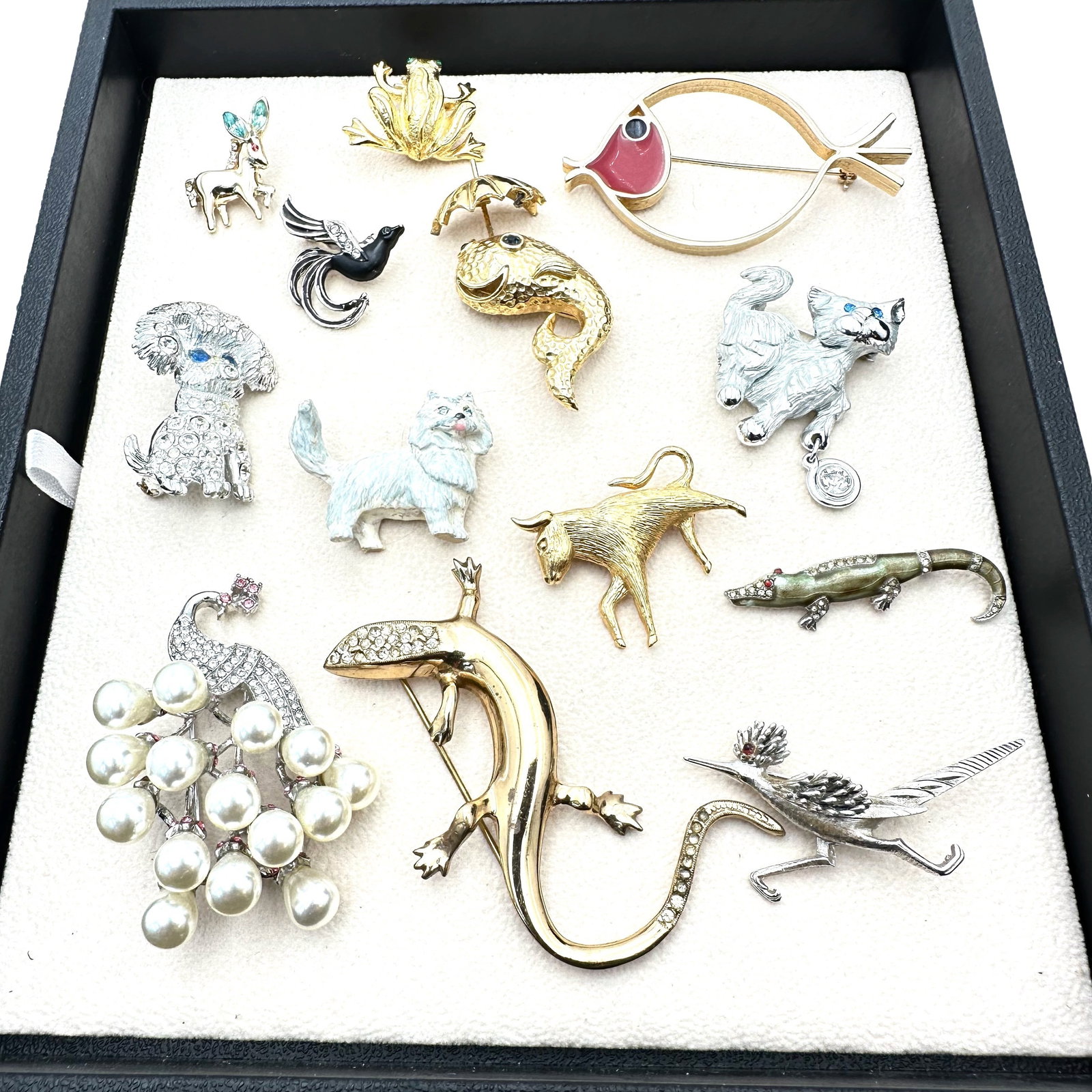 Vintage Jewelry Group Figrual Brooches Fish Dog Cat Bird Lizard Frog: Vintage Jewelry Group Figrual Brooches Fish Dog Cat Bird Lizard Frog