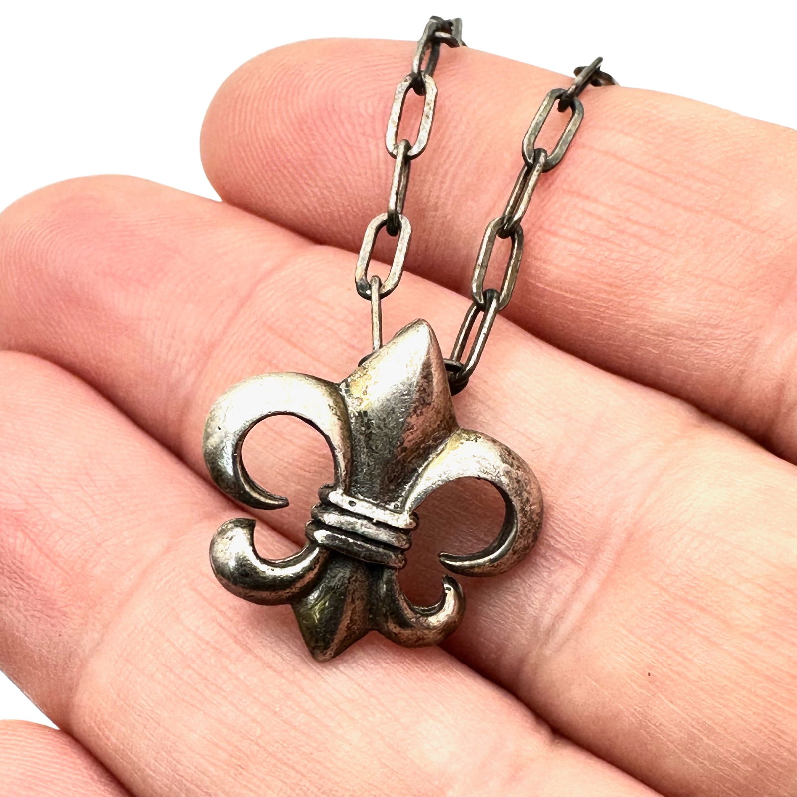 Vintage Sterling Silver Fleur De Lis Pendant Necklace 16 Inch Chain (1 of 2)