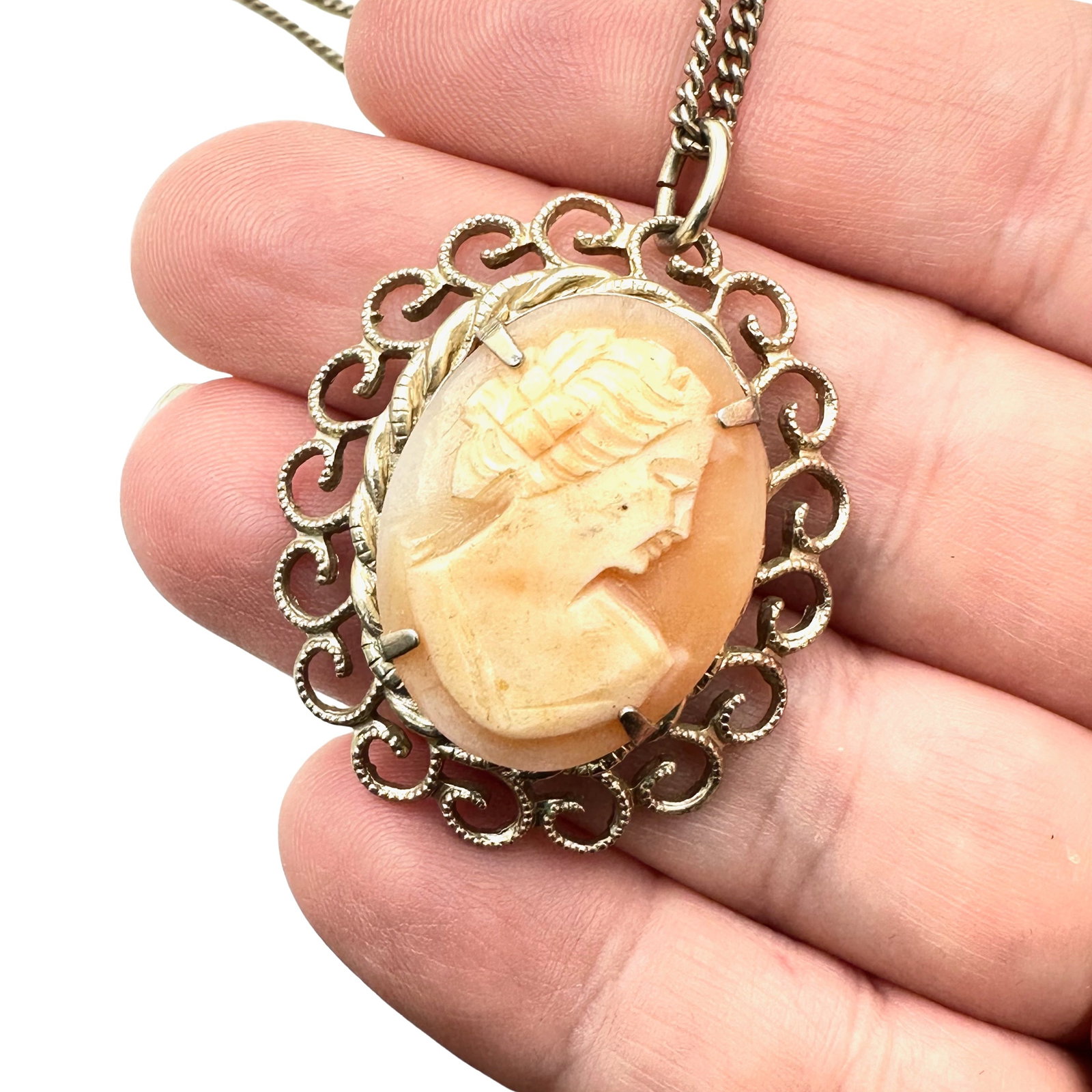 Vintage Carved Shell Cameo Pendant Necklace 16 Inch Chain (1 of 2)