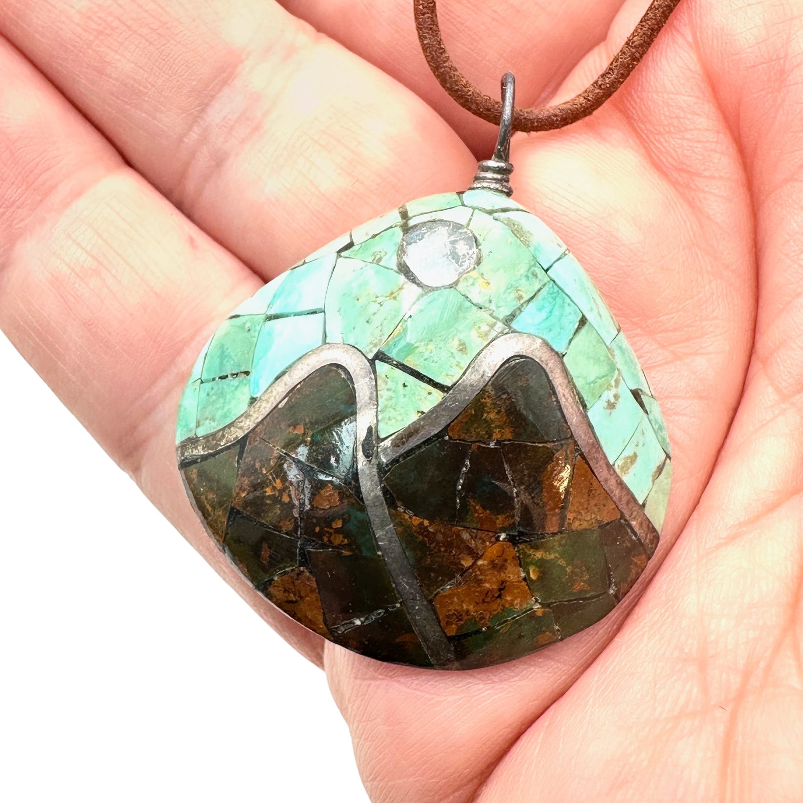 Vintage Santa Domingo Inlay Turquoise Shell Pendant Necklace Leather Cord: Vintage Santa Domingo Inlay Turquoise Shell Pendant Necklace Leather Cord