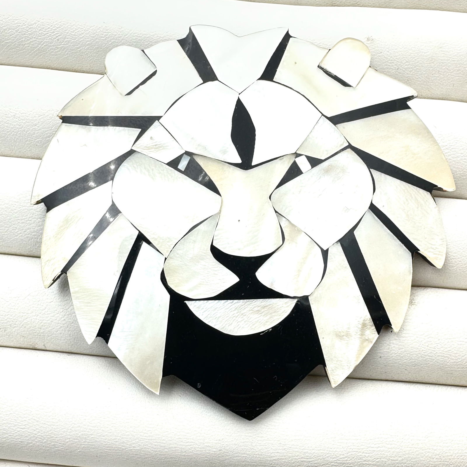 Vintage Lee Sands Inlay Gemstone Lion Design Brooch Pin (1 of 2)