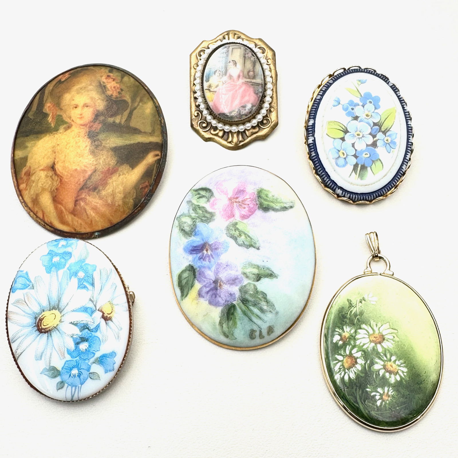 Vintage Group Portrait Pins Pendands Brooches Porcelain Painted (1 of 2)