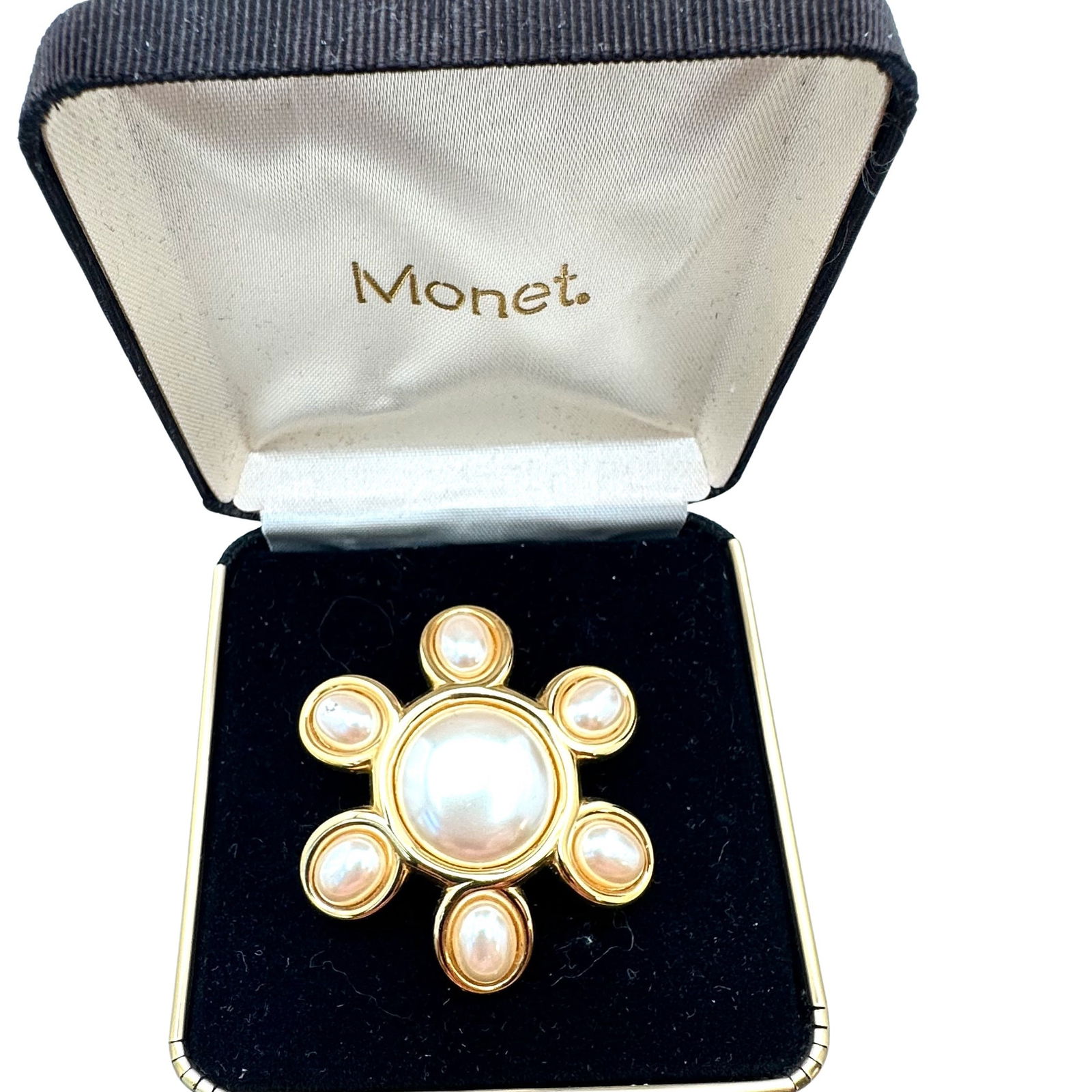 Vintage Monet Gold Tone Faux Pearl Brooch Pin In Original Box: Vintage Monet Gold Tone Faux Pearl Brooch Pin In Original Box