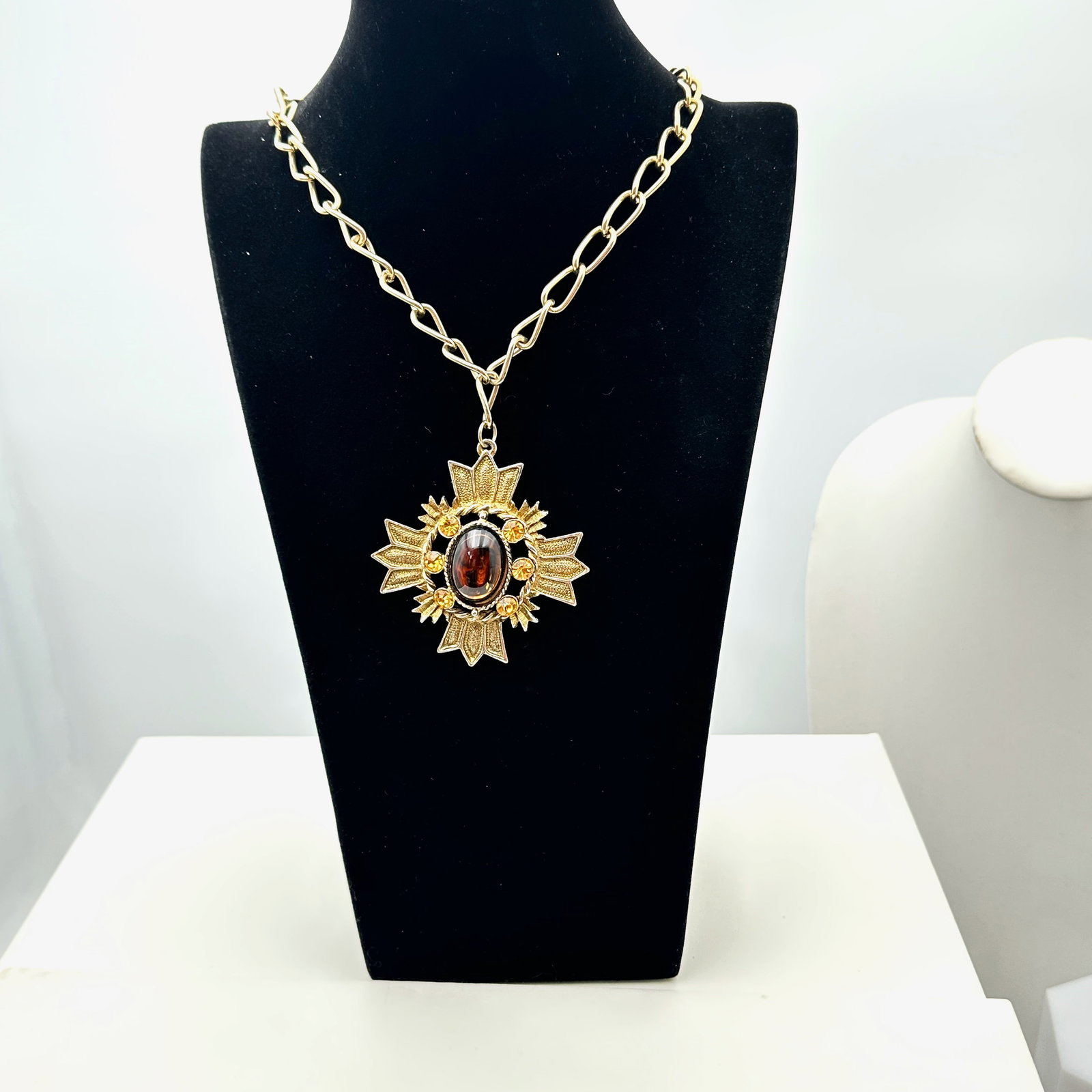Vintage Amber Glass Gold Tone Maltese Cross Pendant Necklace: Vintage Amber Glass Gold Tone Maltese Cross Pendant Necklace
