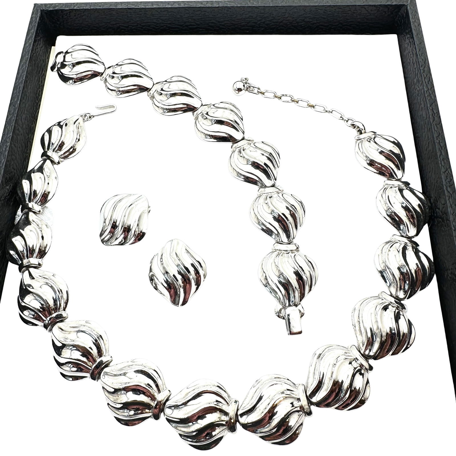 Vintage Jewelry Group Trifari Silver Tone Necklace Bracelet Clip Earrings (1 of 2)