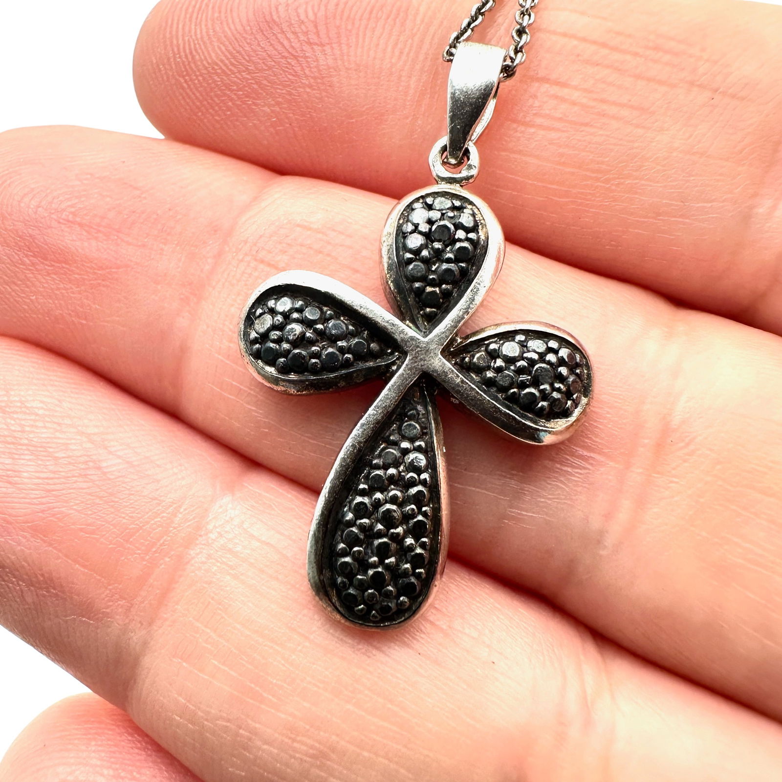Sterling Silver Black Diamond Cross Pendant Necklace 18 Inch Chain (1 of 2)