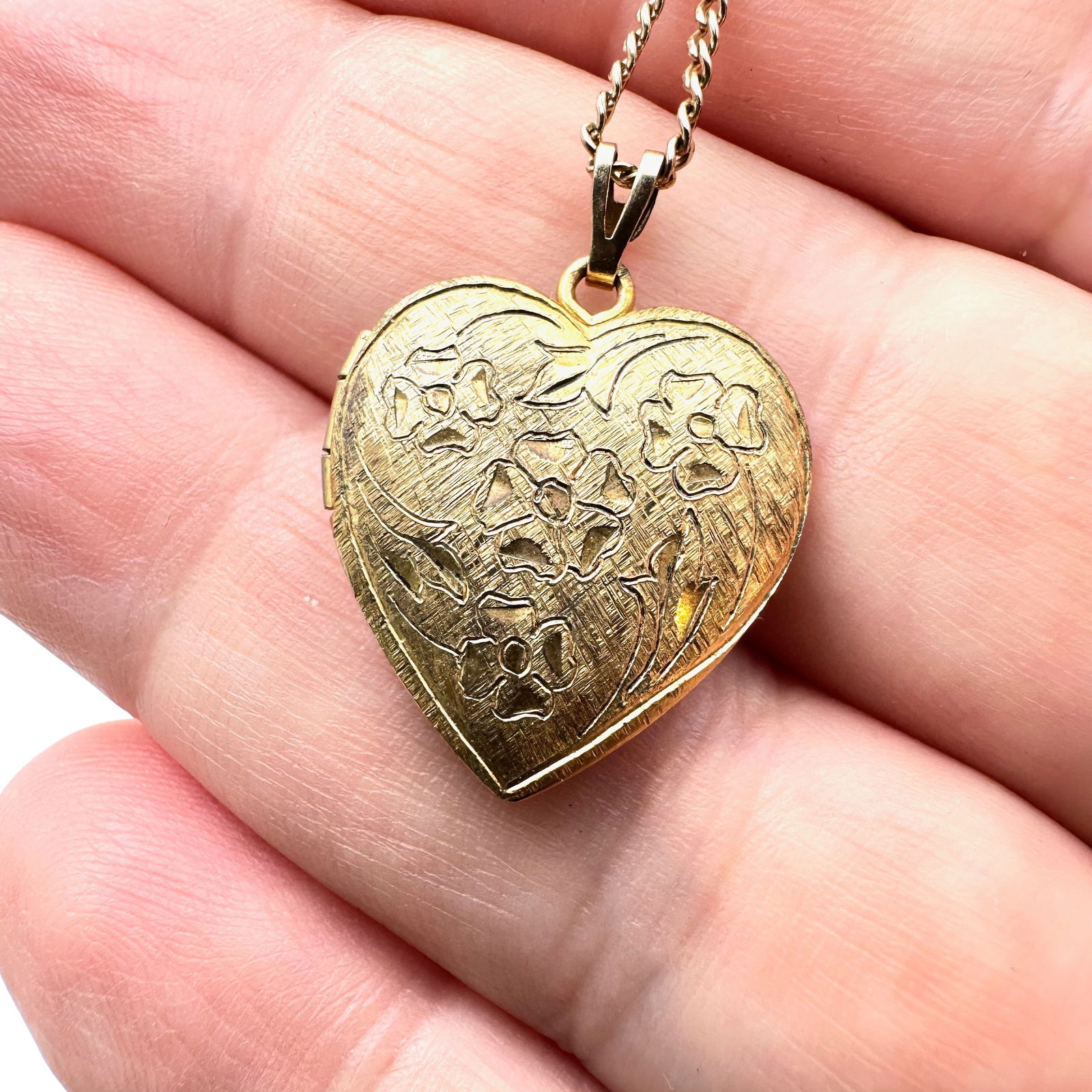 Vintage Gold Filled Heart Picture Locket Pendant Necklace 18 Inch Chain: Vintage Gold Filled Heart Picture Locket Pendant Necklace 18 Inch Chain