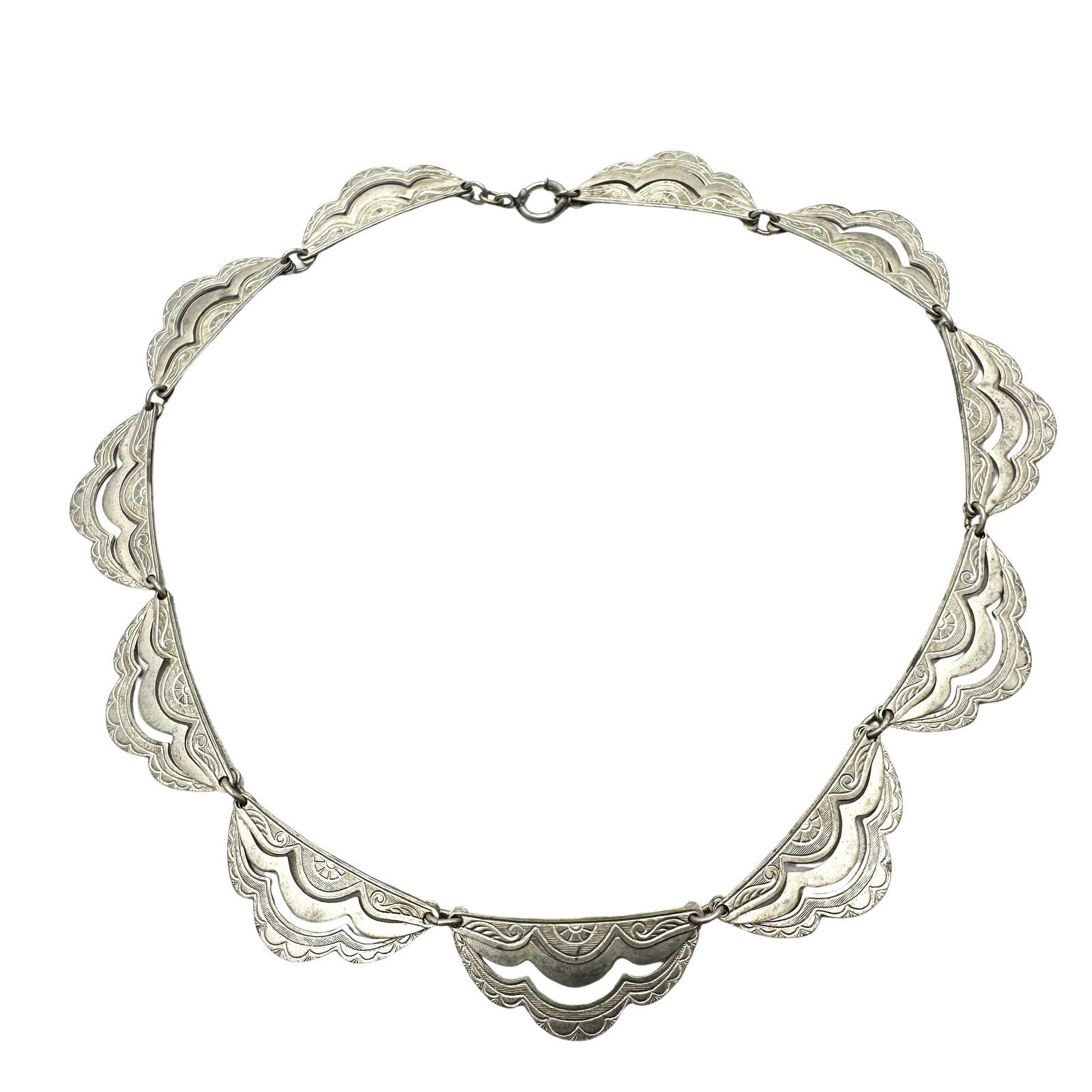 Vintage Antique Silver Tone Scalloped Panel Choker Necklace 15 Inch: Vintage Antique Silver Tone Scalloped Panel Choker Necklace 15 Inch