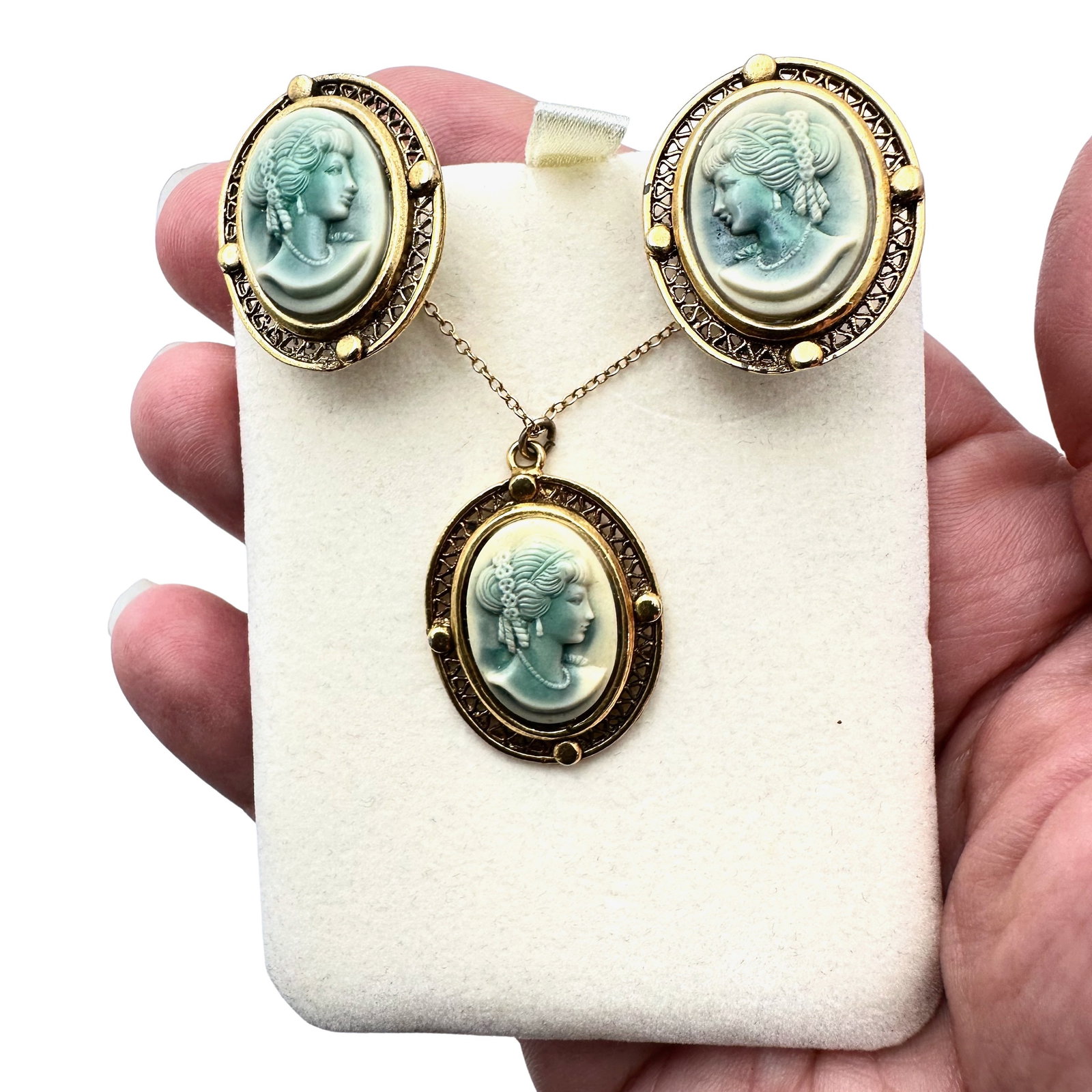 Vintage Light Green Cameo Portrait Pendant Necklace Screw Back Earring Set: Vintage Light Green Cameo Portrait Pendant Necklace Screw Back Earring Set