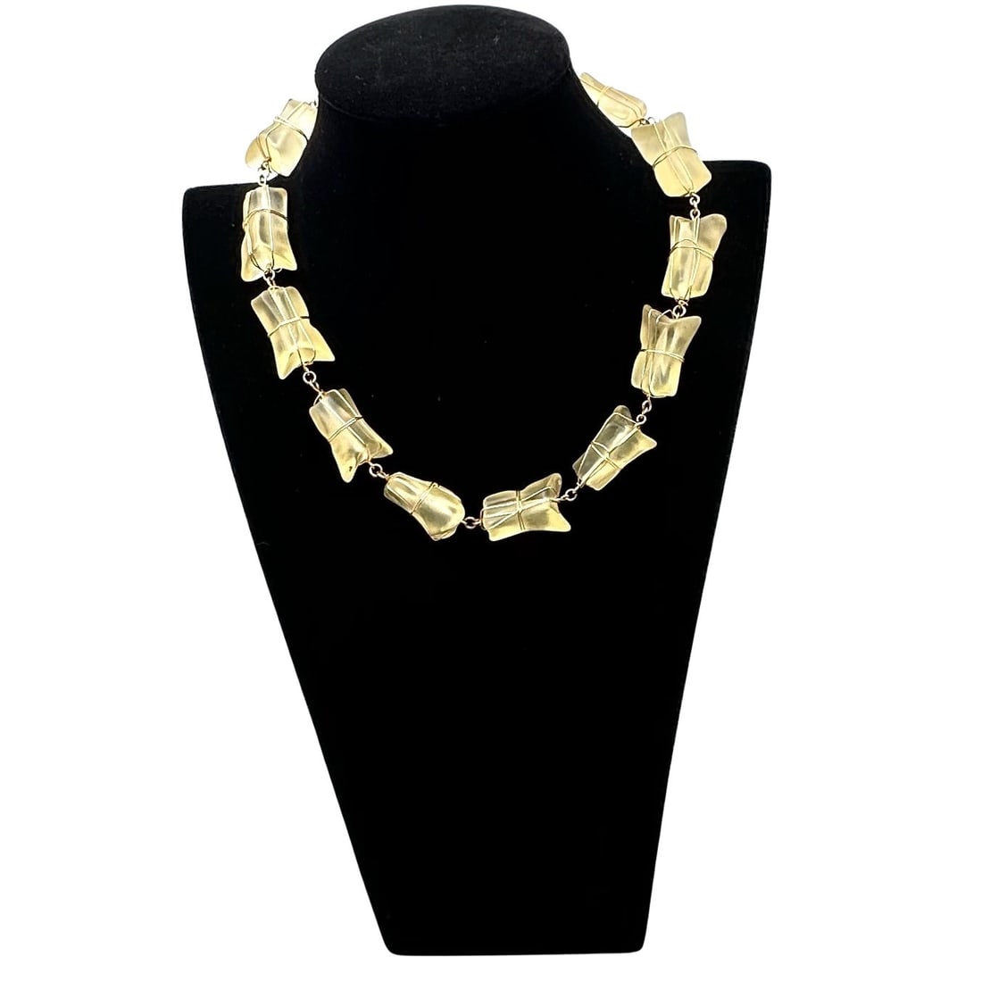 Unusual Gold Tone Caged Lucite Bead Necklace 18 Inch Length: Unusual Gold Tone Caged Lucite Bead Necklace 18 Inch Length