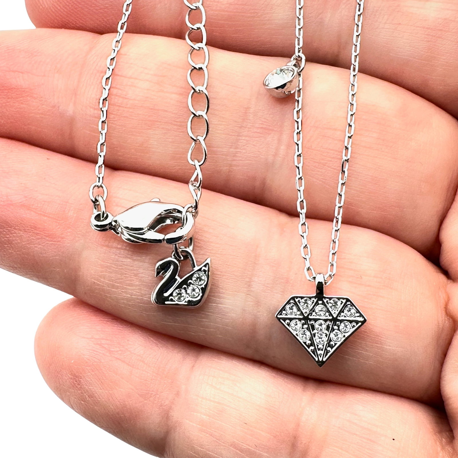 Swarovski Swan Hallmark Silver Plated Pendant Necklace 16 to 18 Inch: Swarovski Swan Hallmark Silver Plated Pendant Necklace 16 to 18 Inch