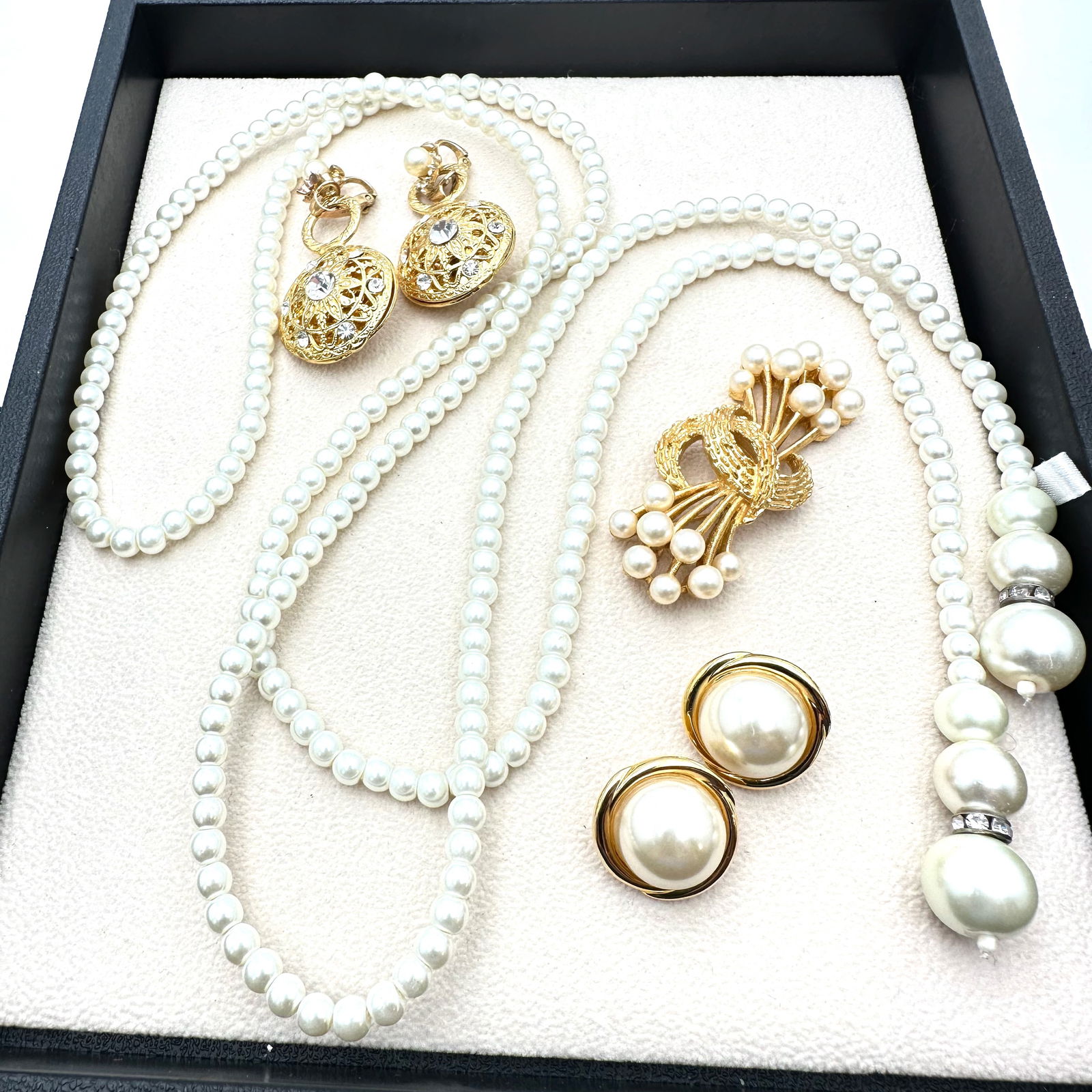 Vintage Faux Pearl Lariat Rhinestone Necklace Trifari Brooch And Two Pair of Gold Tone Clip Earrings: Vintage Faux Pearl Lariat Rhinestone Necklace Trifari Brooch And Two Pair of Gold Tone Clip Earrings