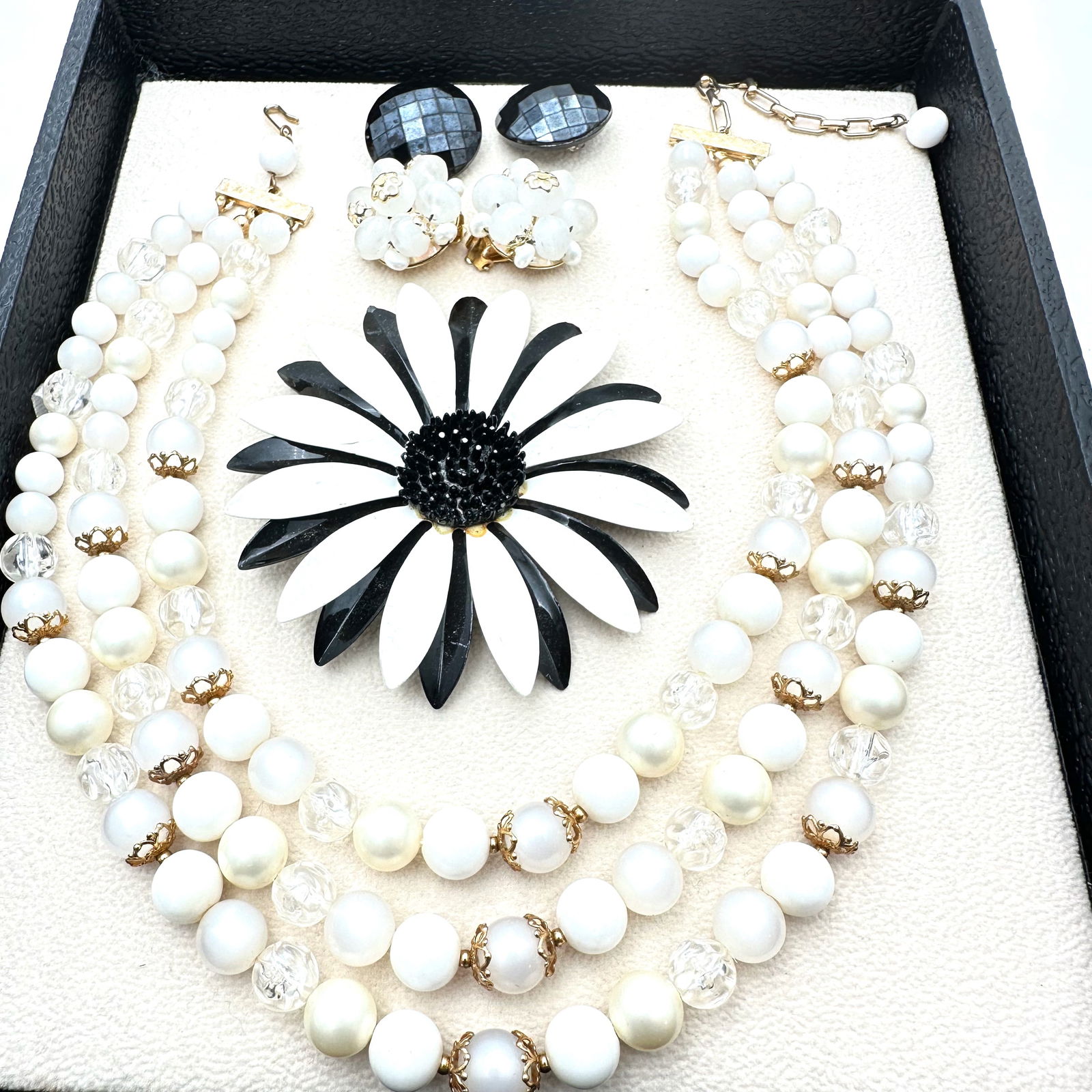 Vintage Black White Jewelry Group Retro Enamel Flower Brooch Three Strand Necklace Earrings (1 of 2)