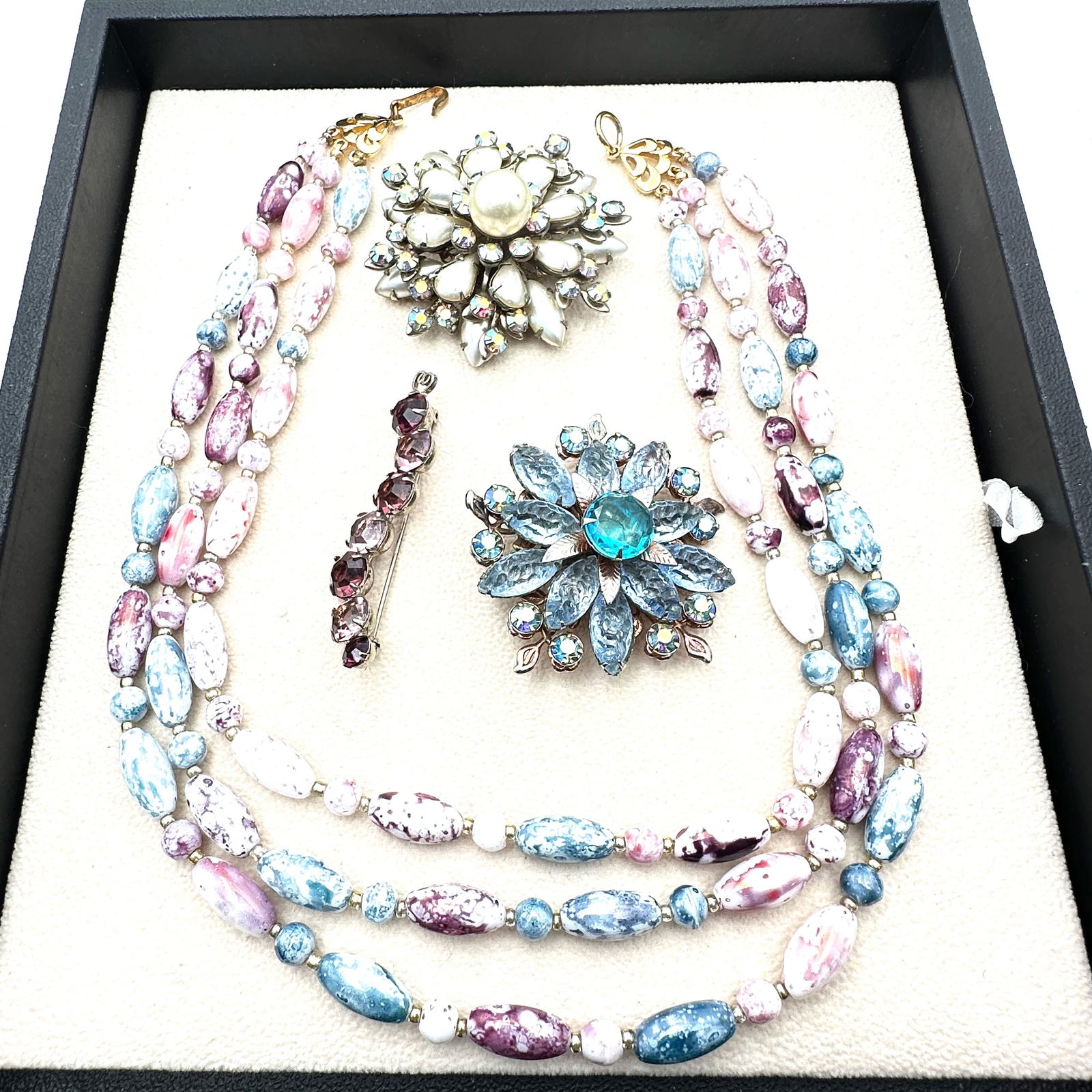 Vintage Speckled Art Glass Three Strand Necklace Rhinestone Brooches (1 of 2)