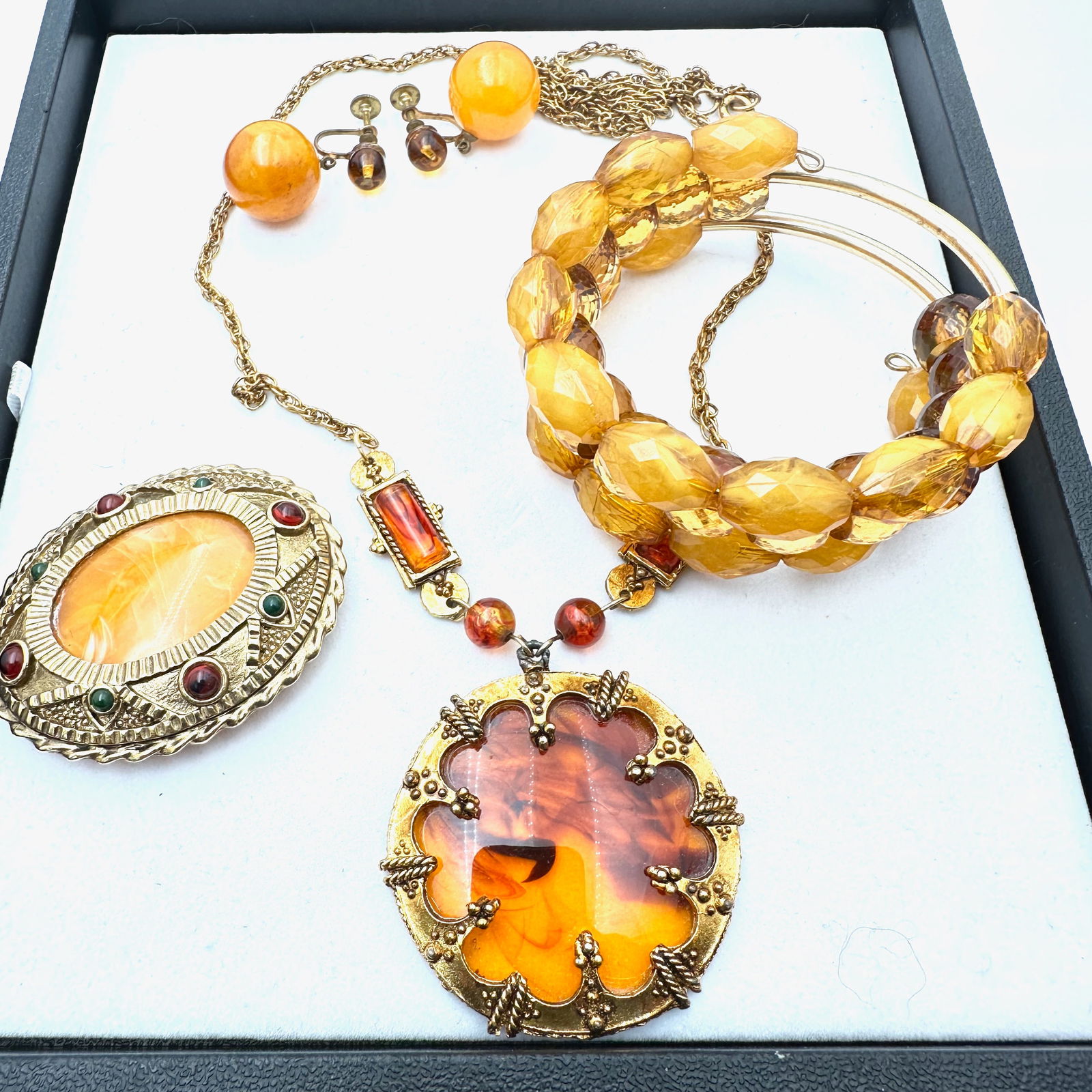 Vintage Jewelry Group Amber Lucite Gold Tone Necklace Earrings Brooch Bracelet (1 of 2)