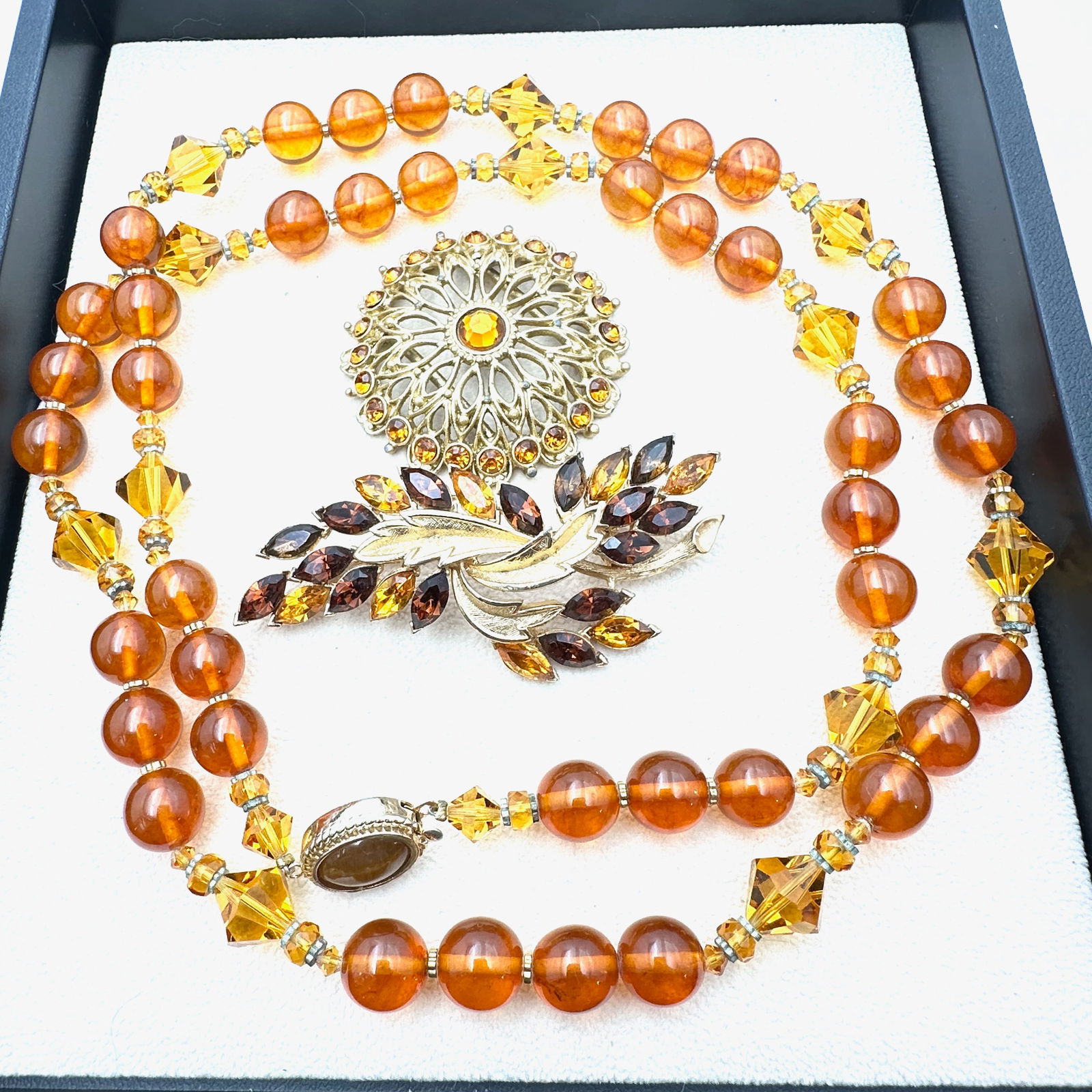 Vintage Crystal Lucite Necklace Rhinestone Brooches Gold Tone: Vintage Crystal Lucite Necklace Rhinestone Brooches Gold Tone