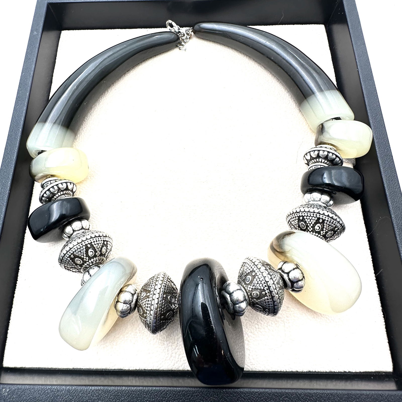 Vintage Black Lucite Statement Necklace Silver Tone 16 Inch Choker (1 of 2)