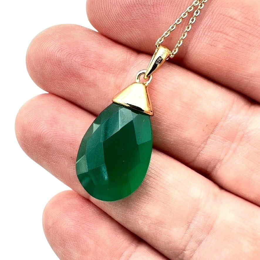 New Old Stock Gold Over Sterling Silver Green Onyx Briolette Necklace 20 Inch Chain: New Old Stock Gold Over Sterling Silver Green Onyx Briolette Necklace 20 Inch Chain