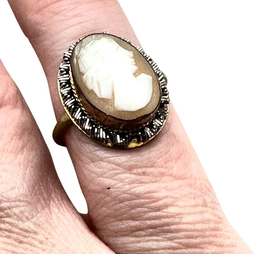Vintage Antique Brass Carved Cameo Ring Size 7 (1 of 2)