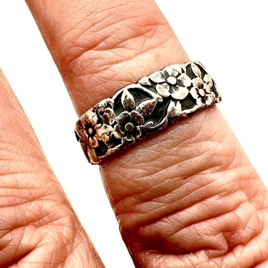 Vintage Sterling Silver Flower Band Ring Size 7 Excellent Preowned Condition (1 of 2)
