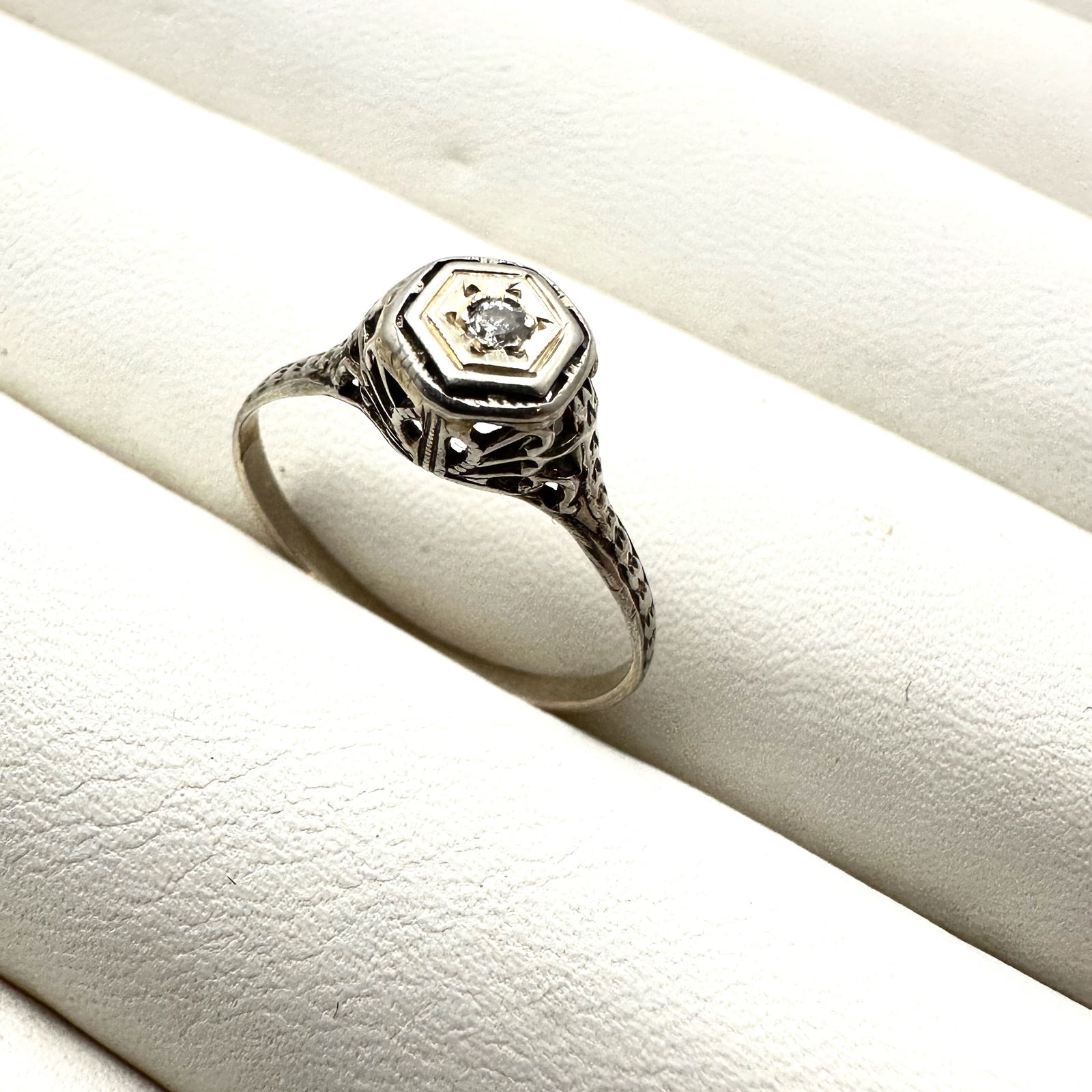 Antique Vintage 10K White Gold Filigree Diamond Ring Size 7.5 Weight 1.6 Grams (1 of 4)