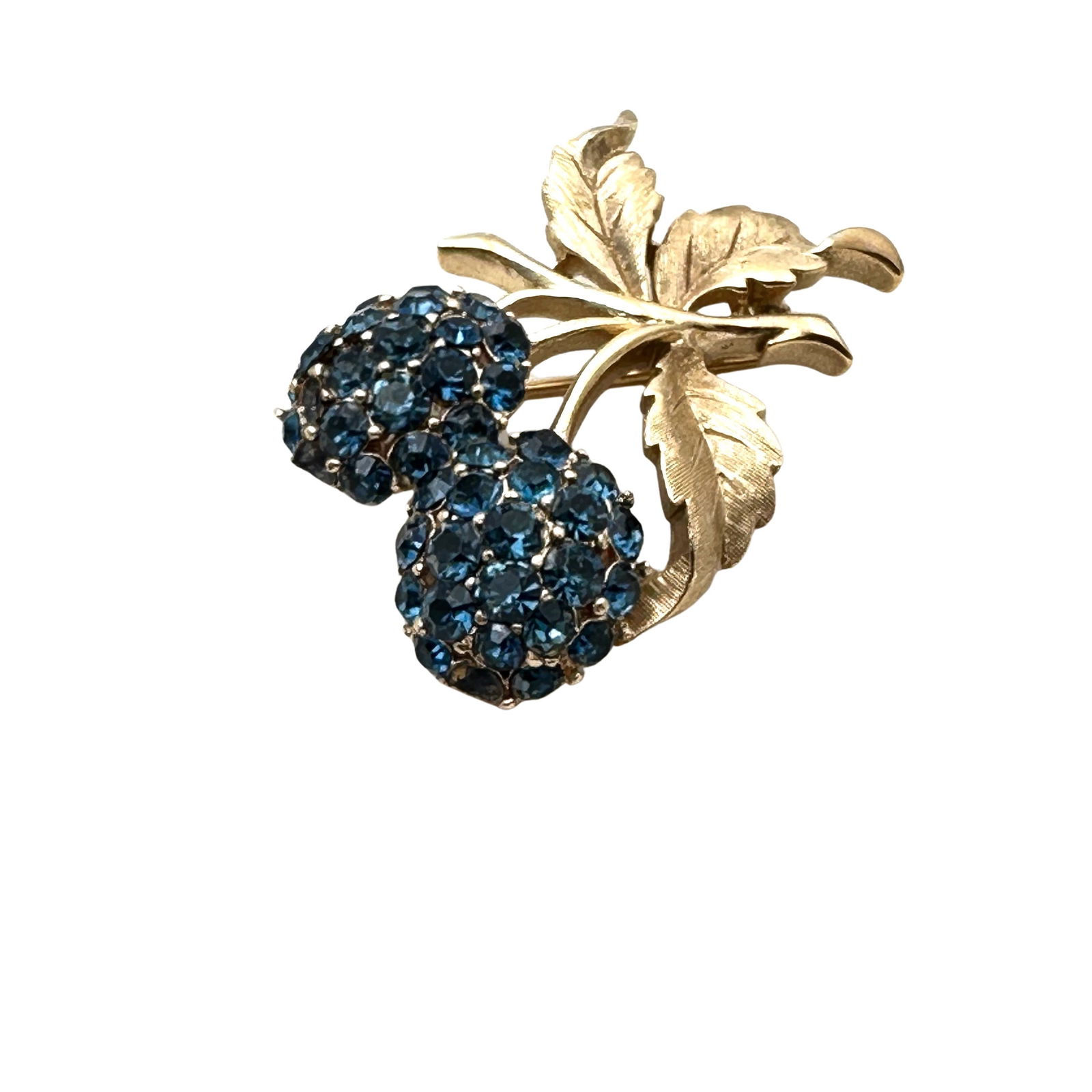Vintage Trifari Blue Berries Gold Tone Brooch Pin 1.5 Inch: Vintage Trifari Blue Berries Gold Tone Brooch Pin 1.5 Inch
