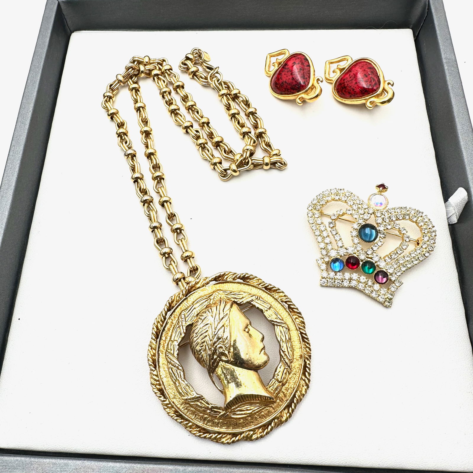 Vintage Jewelry Group Rhinestone Gold Tone Crown Brooch Pin Red Clip Earrings Roger Van S Necklace (1 of 2)