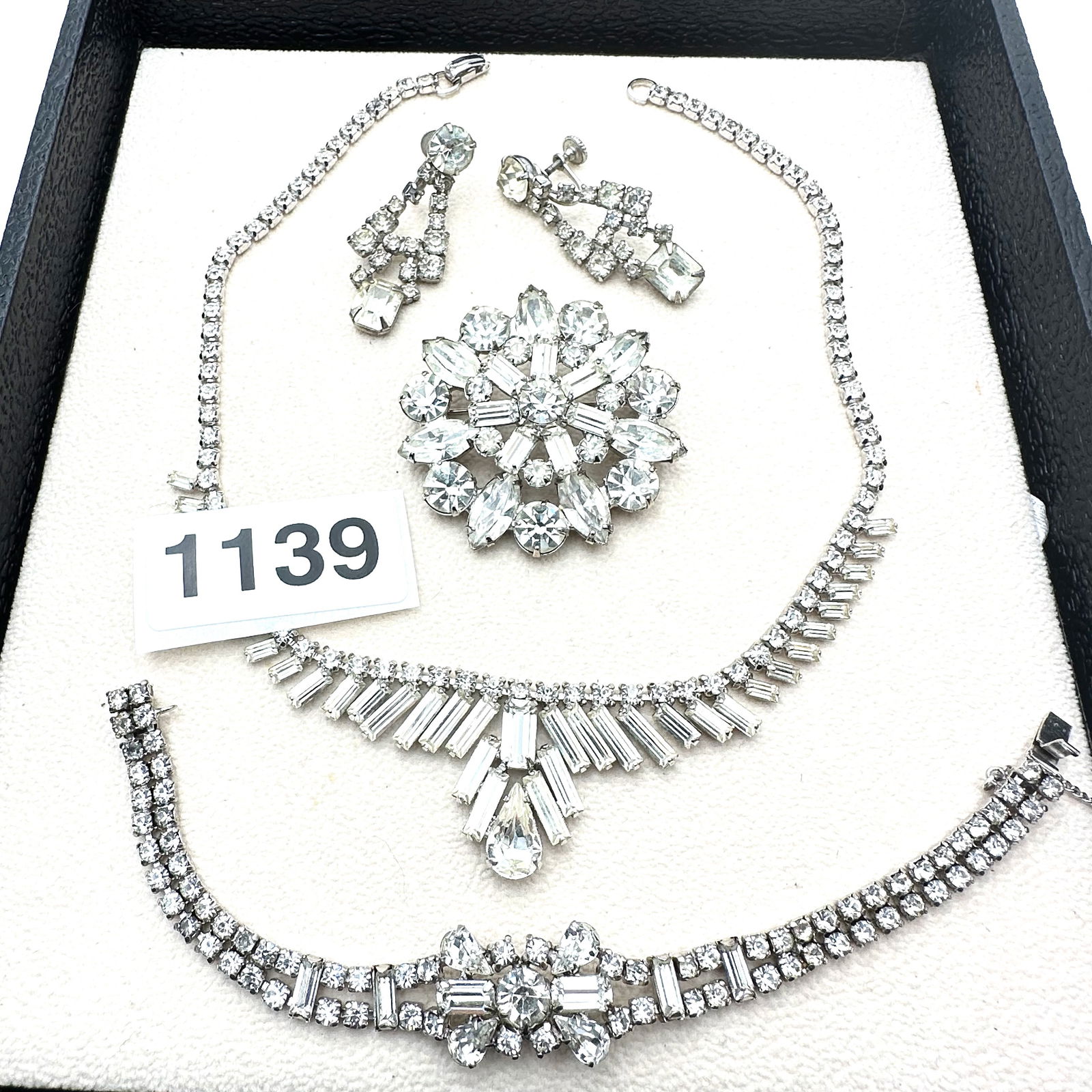 Jewelry Group Vintage Clear Glass Rhinestone Silver Tone Weiss Brooch Excellent Condition (1 of 2)