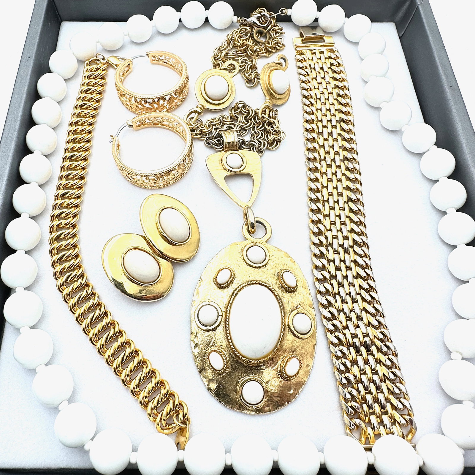Jewelry Group Vintage White Glass Bead Necklace Gold Tone Pendant Necklace Earrings Bracelet: Jewelry Group Vintage White Glass Bead Necklace Gold Tone Pendant Necklace Earrings Bracelet