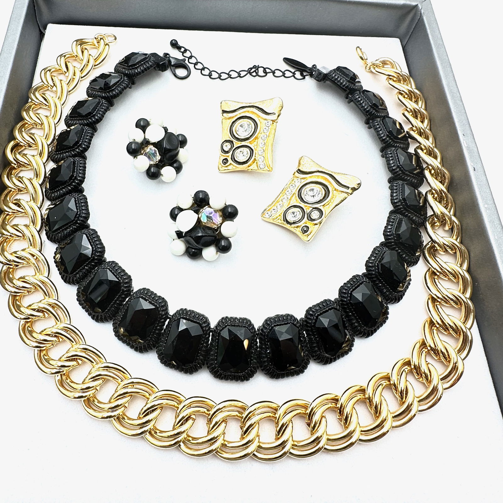 Jewelry Group Vintage Black Glass Rhinestone Choker Necklace Earrings Gold Tone Chain Necklace: Jewelry Group Vintage Black Glass Rhinestone Choker Necklace Earrings Gold Tone Chain Necklace