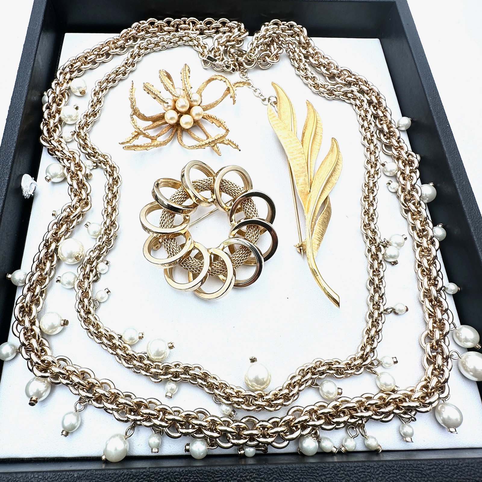 Jewelry Group Vintage Gold Tone Brooches Faux Pearl Statement Necklace: Jewelry Group Vintage Gold Tone Brooches Faux Pearl Statement Necklace