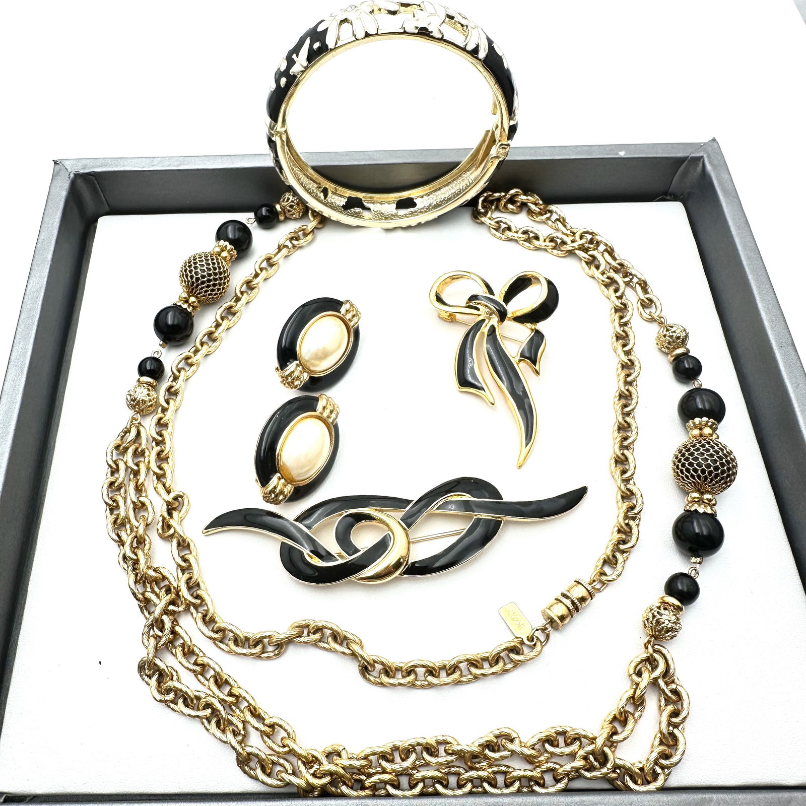 Jewelry Group Vintage Black Gold Enamel Brooches Bangle Bracelet Monet Necklace Earrings (1 of 2)