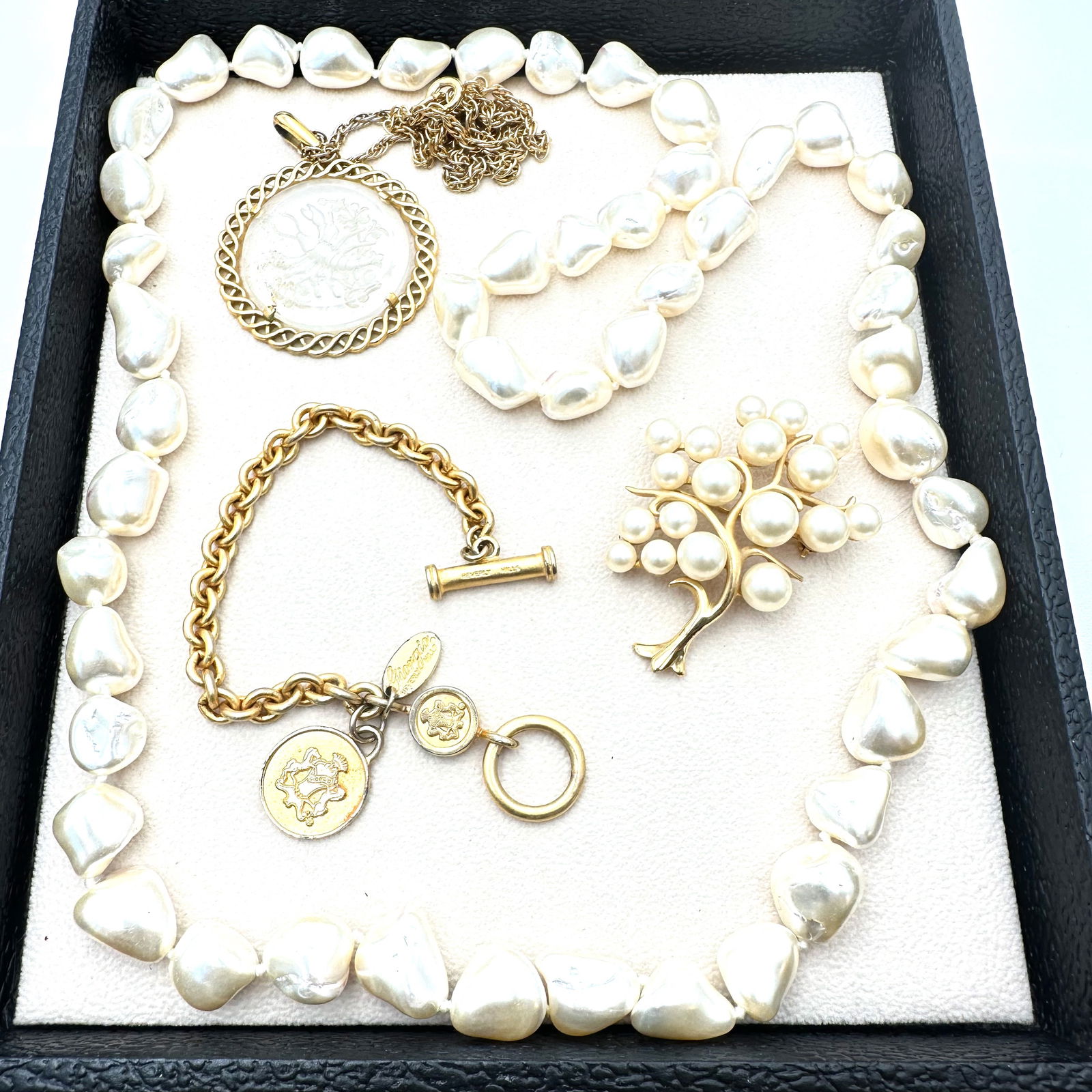 Jewelry Group Vintage Gorgio Beverly Hills Bracelet Trifari Scorpio Necklace Glass Pearl Necklace: Jewelry Group Vintage Gorgio Beverly Hills Bracelet Trifari Scorpio Necklace Glass Pearl Necklace