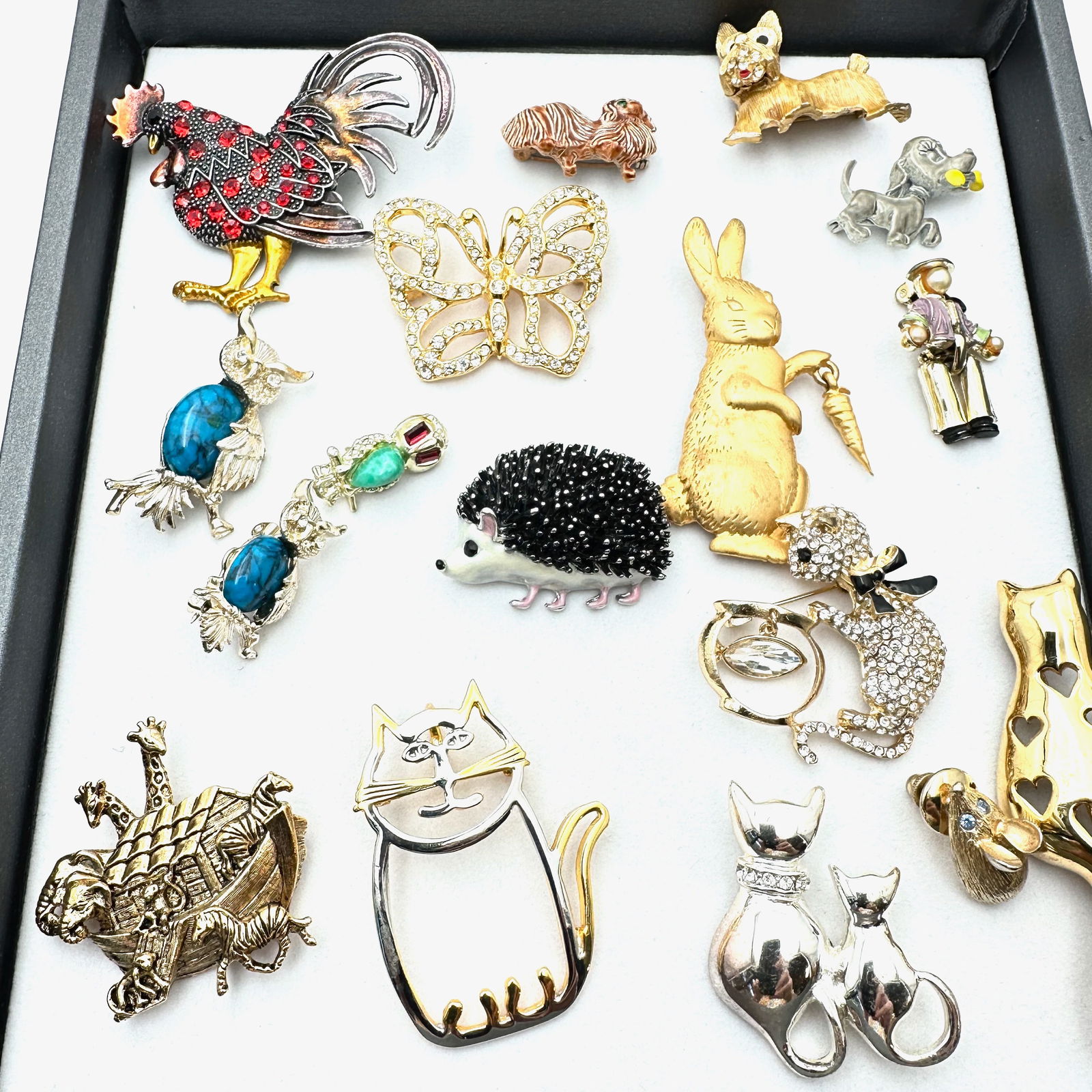 Jewelry Group Vintage Figural Brooches Pins Rooster Hedge Hog Cats Owls Dogs (1 of 2)