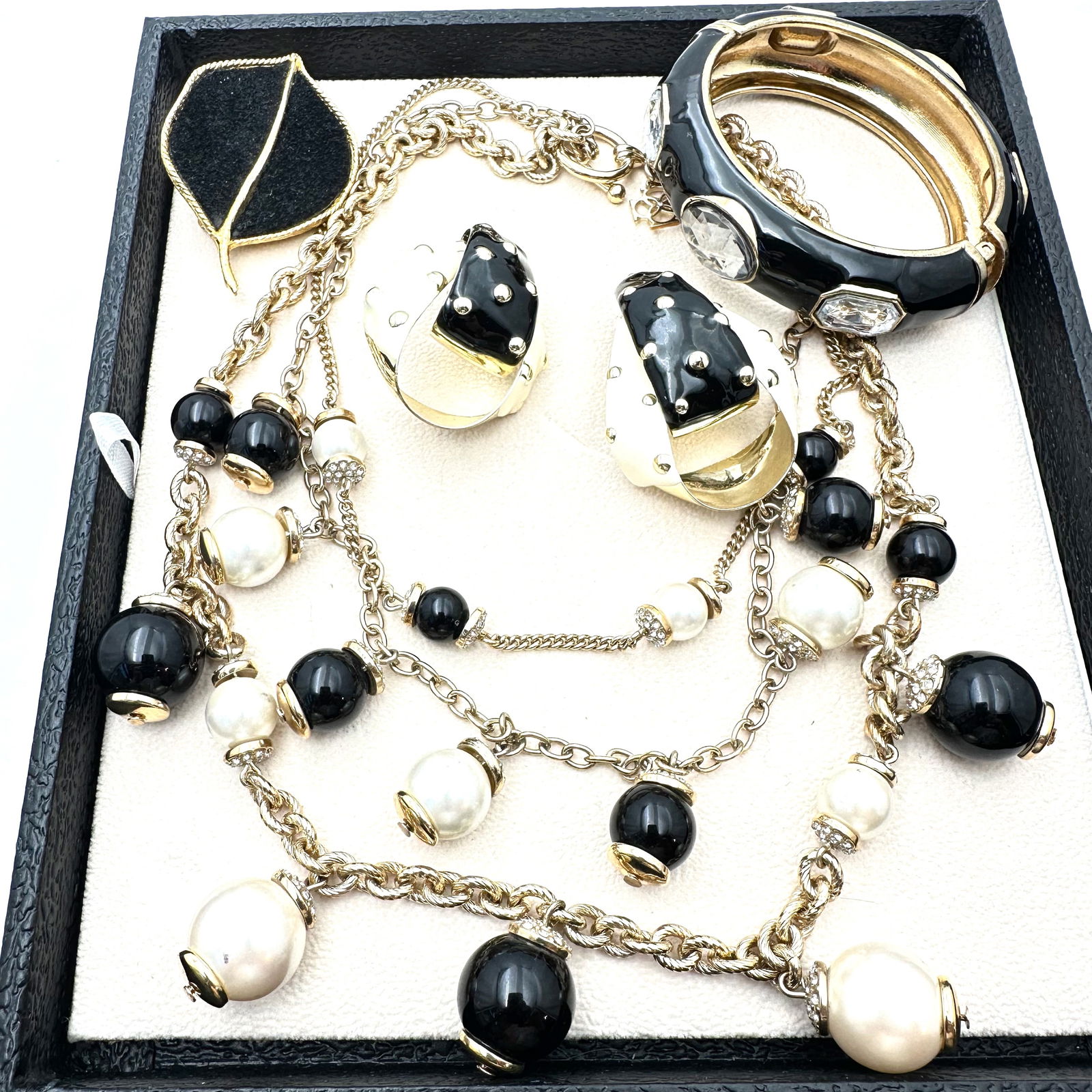 Jewelry Group Vintage Black Pearl Enamel Necklace Bracelet Brooch Earrings Gold Tone (1 of 2)