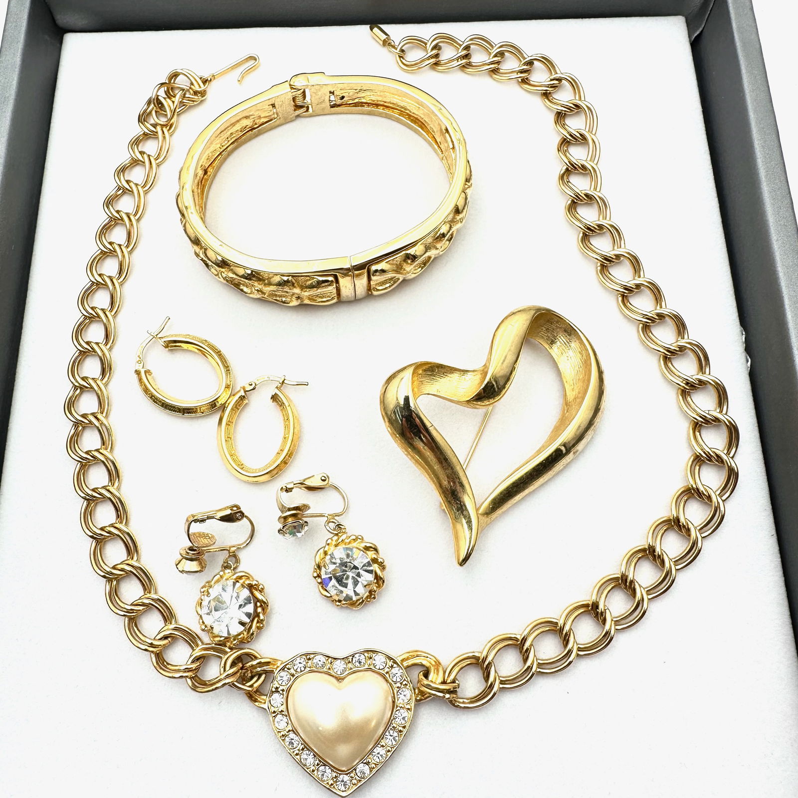 Jewelry Group Gold Tone Hinged Bangle Bracelet Heart Brooch Necklace Earrings Nice Quality (1 of 2)