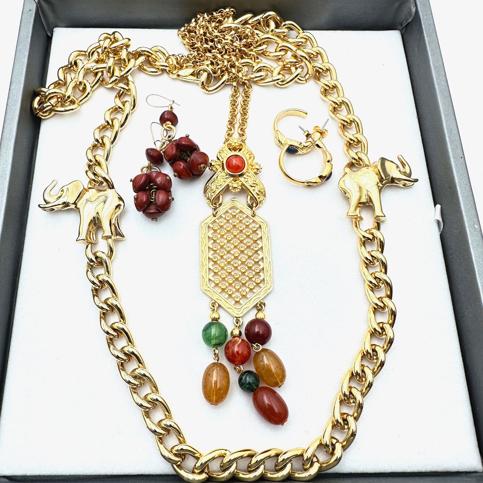 Jewelry Group Gold Tone Elephant Heavy Chain Necklace Pendant Pierced Earrings (1 of 2)