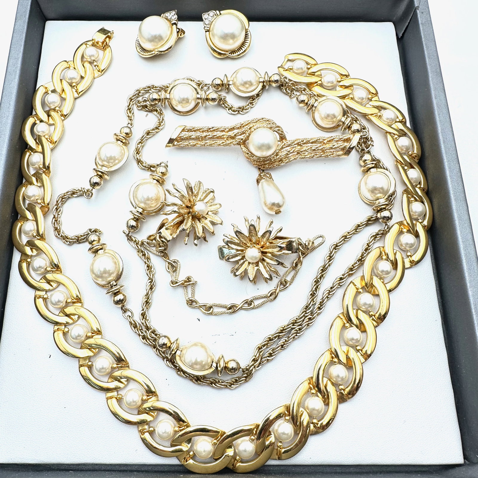 Jewelry Group Gold Tone Faux Pearl Rhinestone Necklaces Brooches Earrings Sweater Clips: Jewelry Group Gold Tone Faux Pearl Rhinestone Necklaces Brooches Earrings Sweater Clips