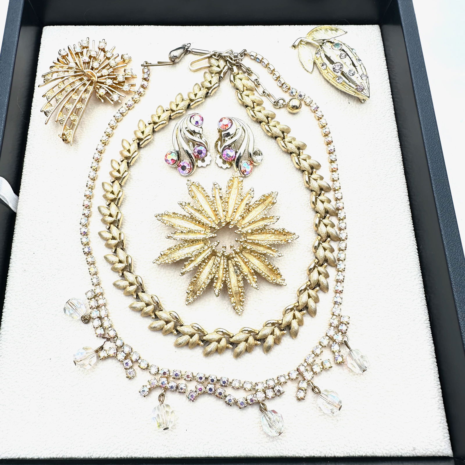 Jewelry Group Trifari Necklace Rhinestones Gold Tone Brooch Earrings: Jewelry Group Trifari Necklace Rhinestones Gold Tone Brooch Earrings