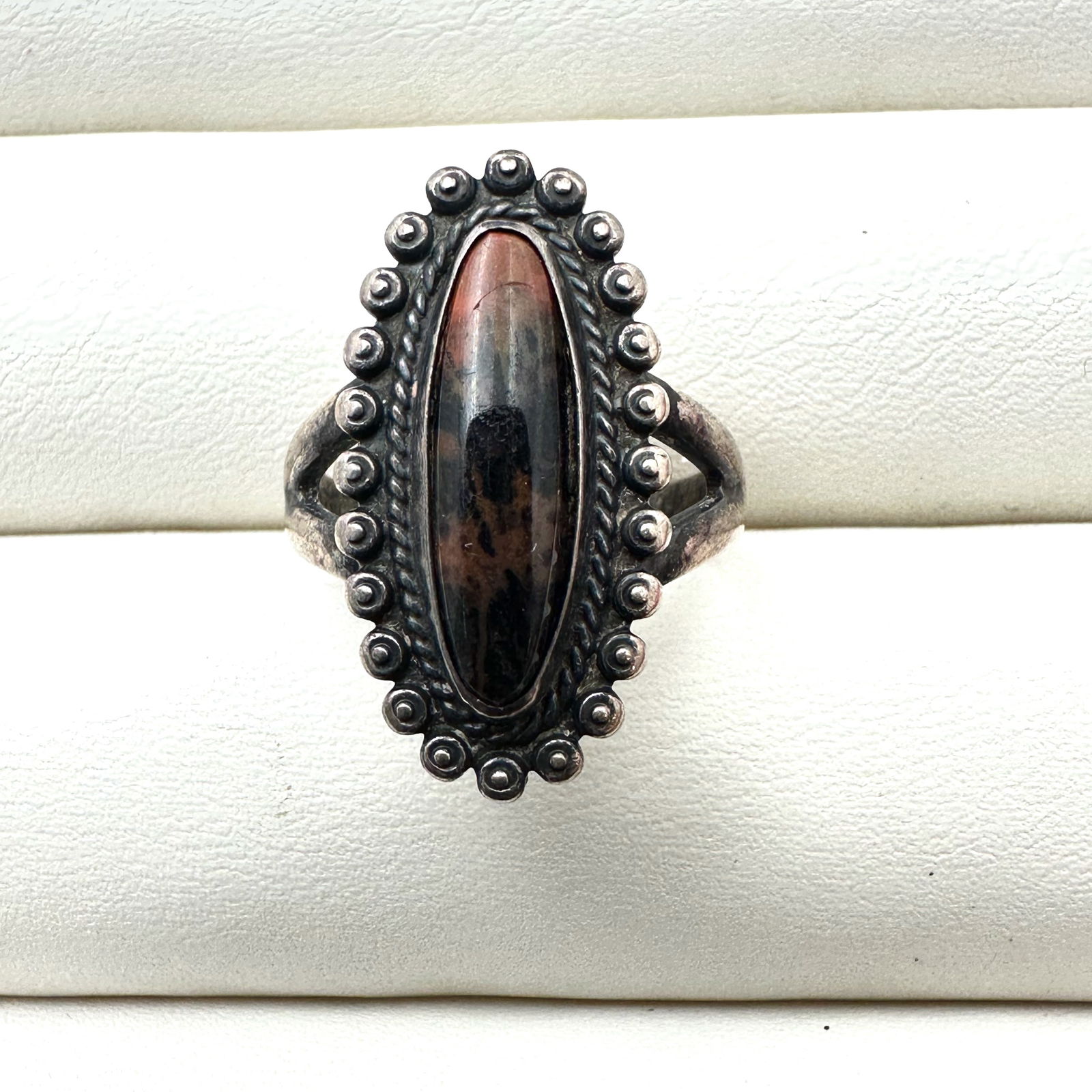 Vintage Native American Black Red Gemstone Ring Size 6.5 (1 of 2)