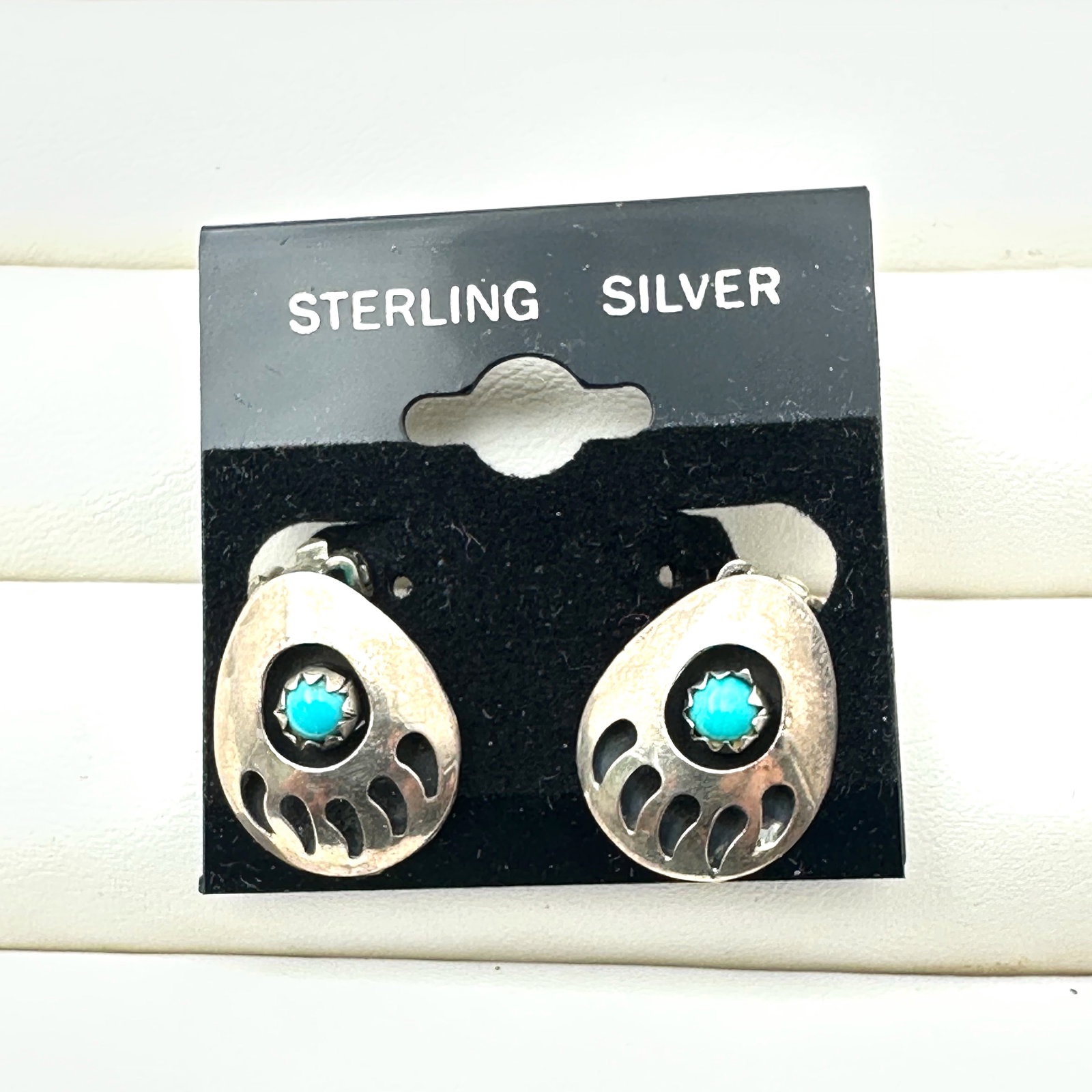 Vintage American Southwest Turquoise Sterling Silver Bear Claw Design Clip Earrings 1.2 Inch Length: Vintage American Southwest Turquoise Sterling Silver Bear Claw Design Clip Earrings 1.2 Inch Length