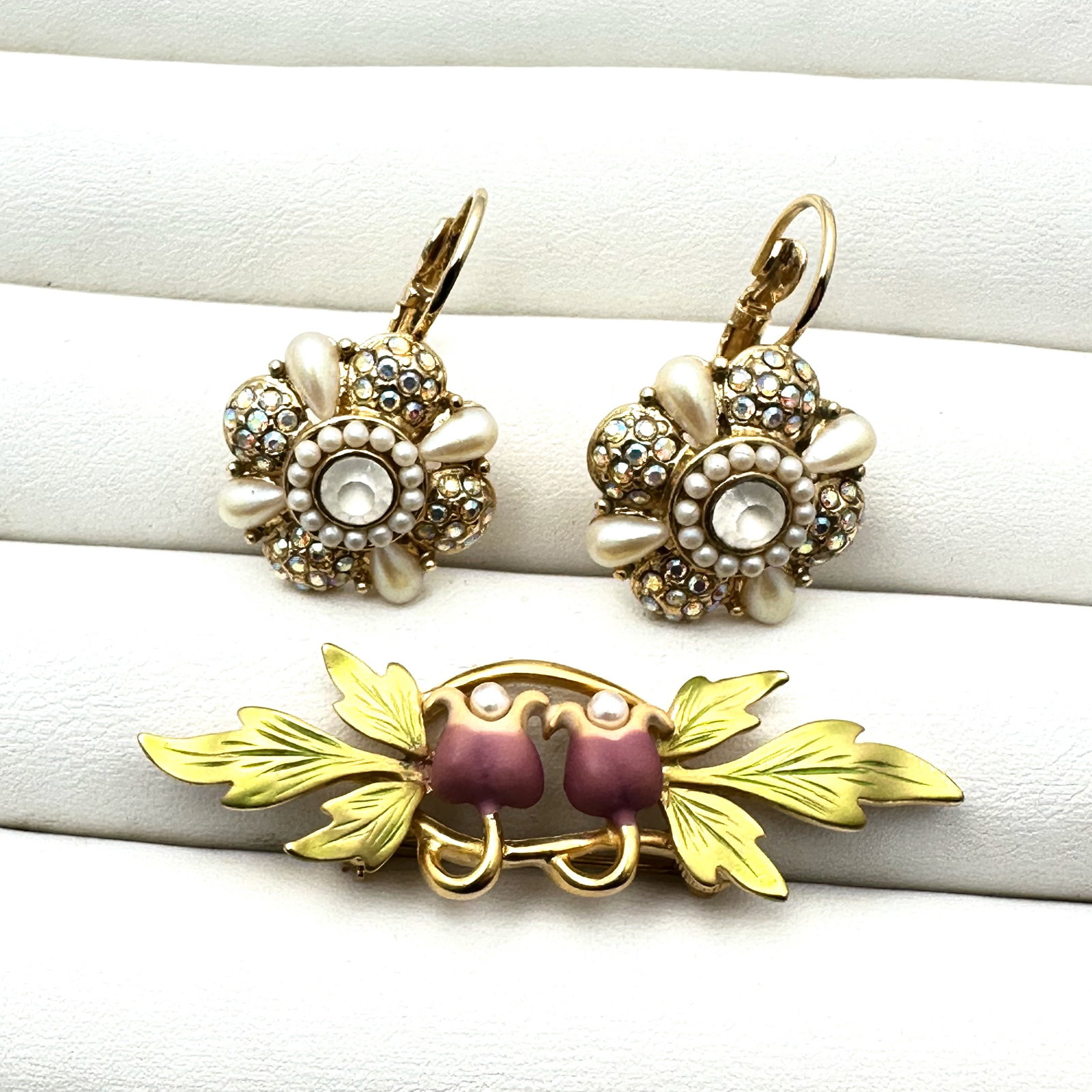 Vintage Joan Rivers Victorian Revival Brooch Gold Tone Clip Earrings: Vintage Joan Rivers Victorian Revival Brooch Gold Tone Clip Earrings